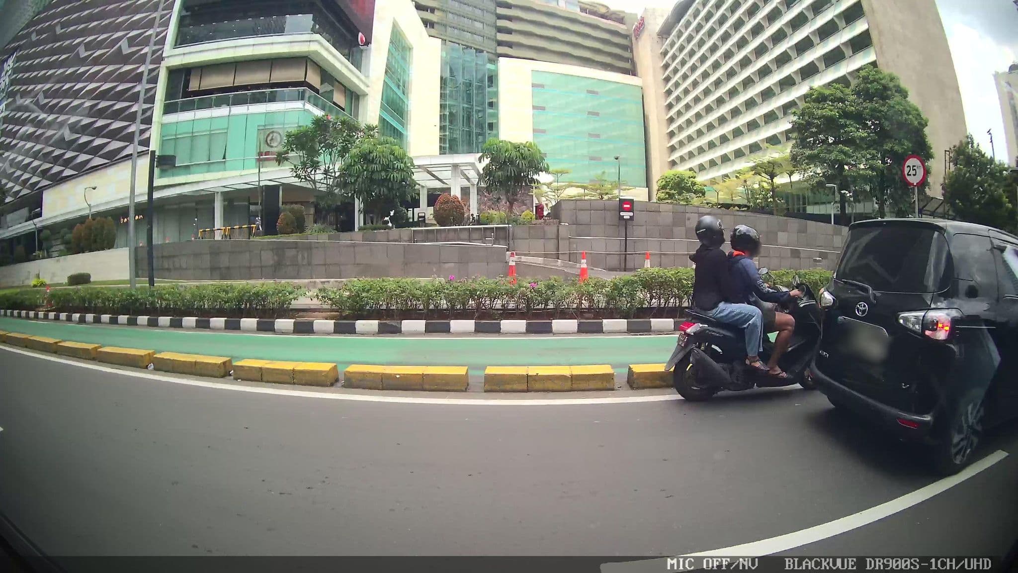Street view near Club Lounge, Jakarta — © Kaart---LEFT (CC BY-SA · Mapillary)