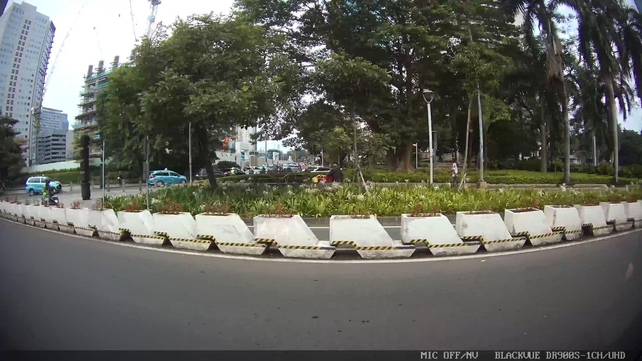 Street view near Hotel Pulman Thamrin, Jakarta — © Kaart---LEFT (CC BY-SA · Mapillary)