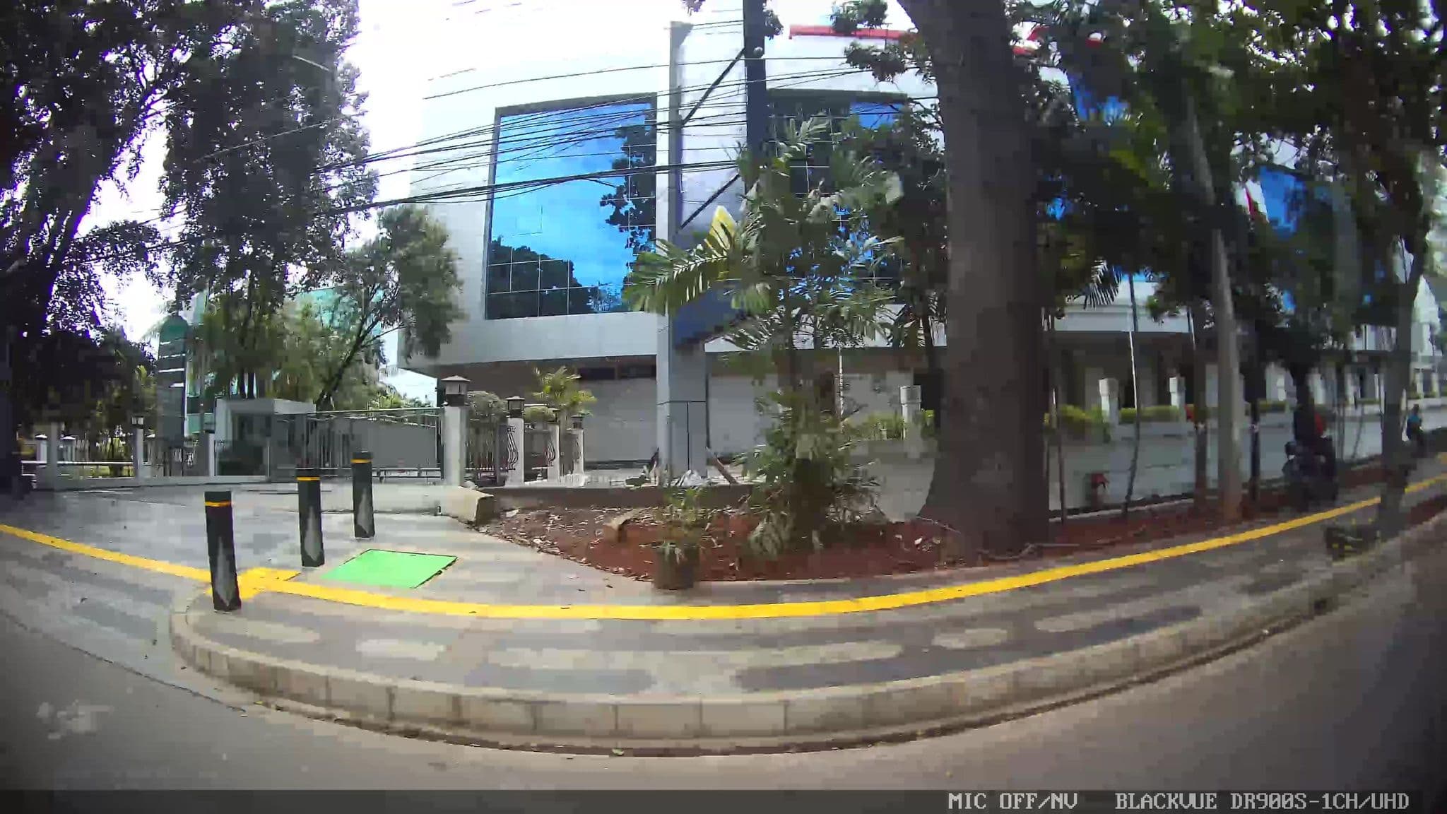 Street view near Sofyan hotel, Jakarta — © Kaart---LEFT (CC BY-SA · Mapillary)