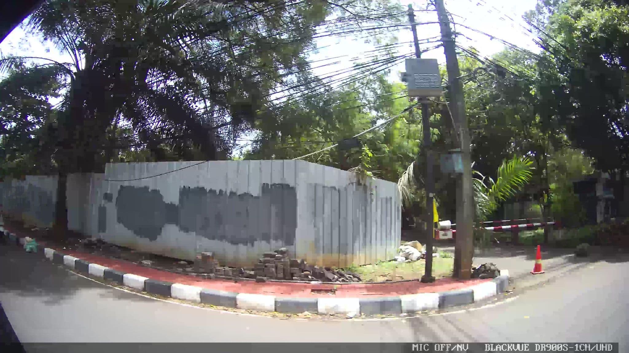 Street view near Room 150 Pomelotel, Jakarta — © Kaart---RIGHT (CC BY-SA · Mapillary)