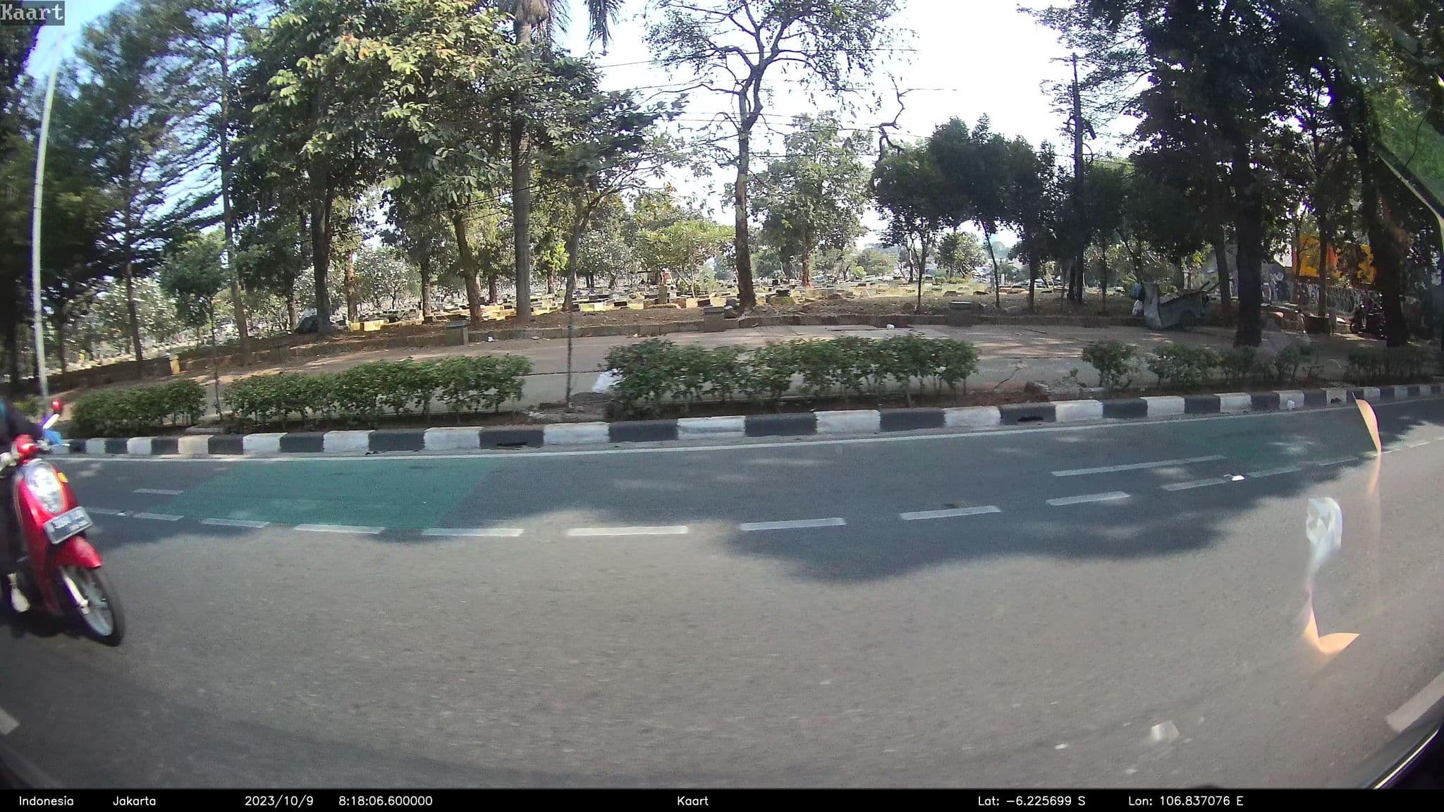 Street view near Patra Jasa Anyer Beach Resort, Jakarta — © kaart_2 (CC BY-SA · Mapillary)