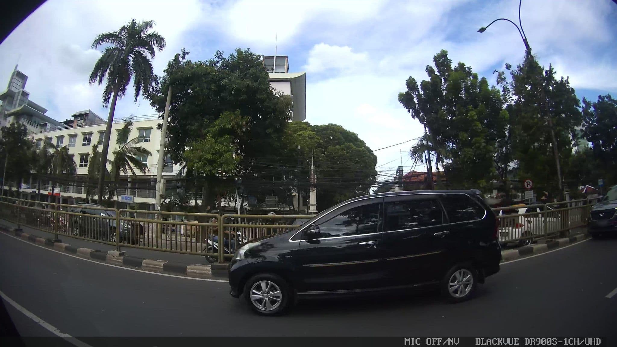 Street view near Hidden Place, Jakarta — © Kaart---RIGHT (CC BY-SA · Mapillary)