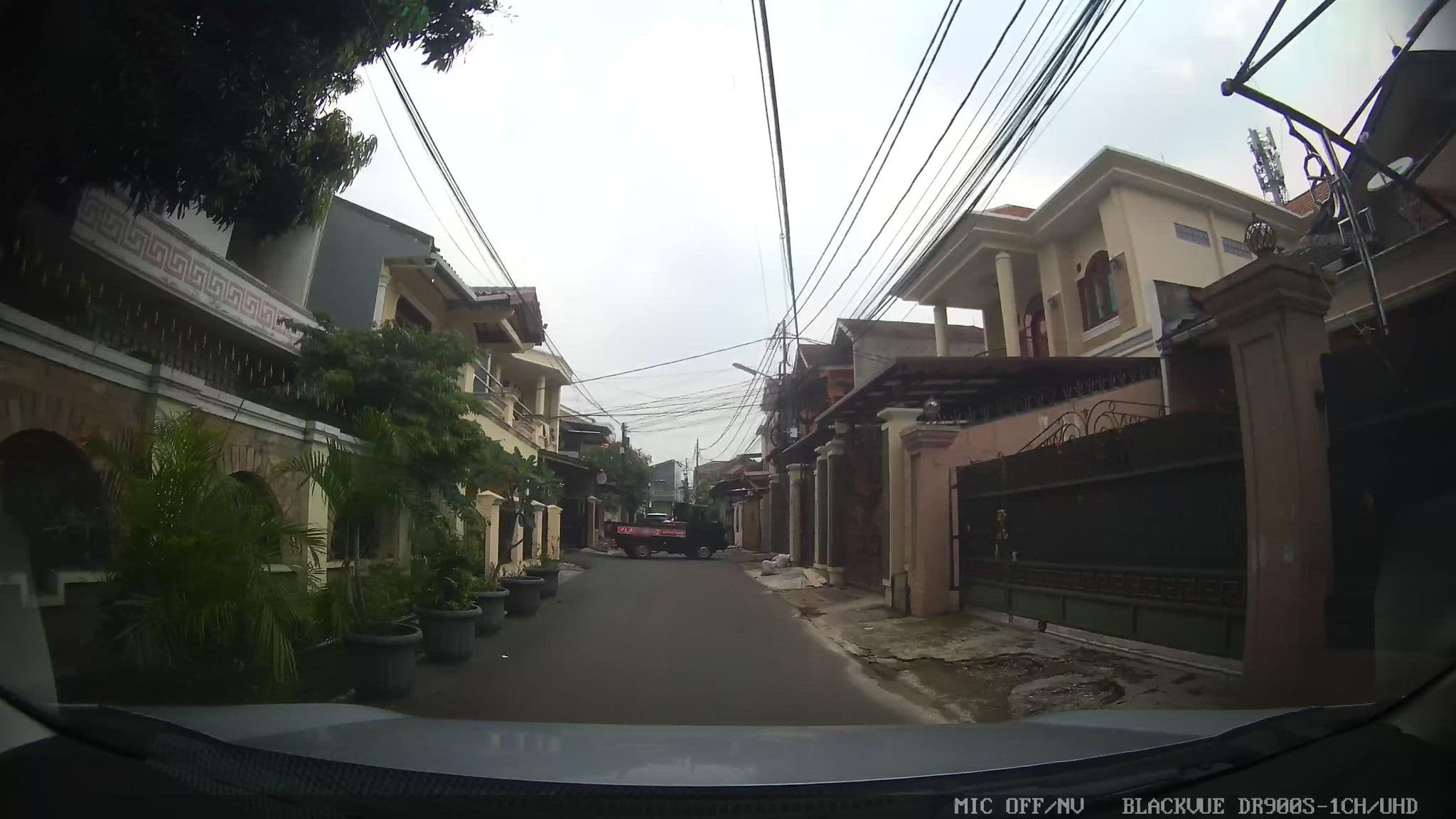 Street view near Maharani Guesthouse Tebet Syariah, Jakarta — © Kaart---FRONT (CC BY-SA · Mapillary)