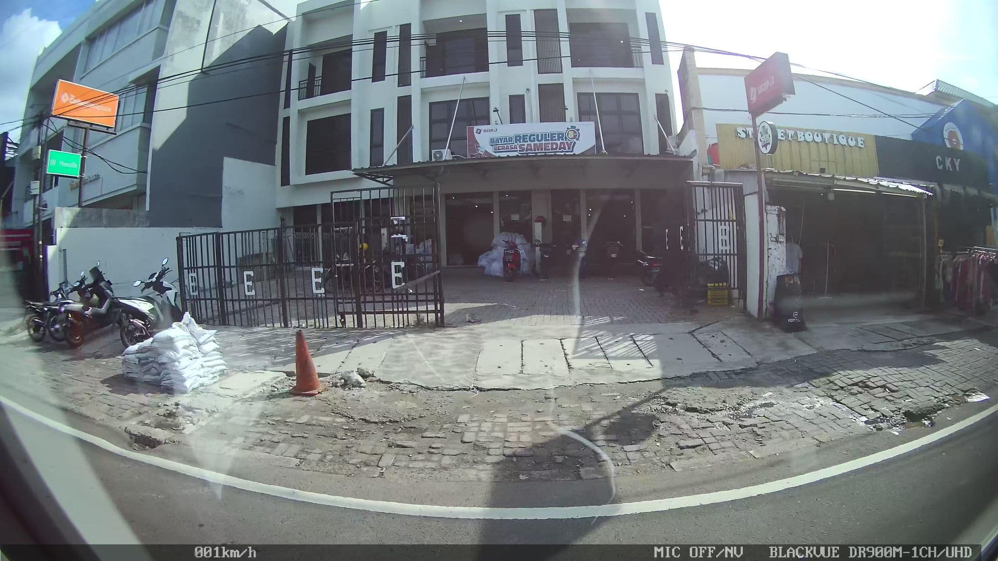 Street view near Hotel Horison - Bandung, Jakarta — © kaart_2 (CC BY-SA · Mapillary)