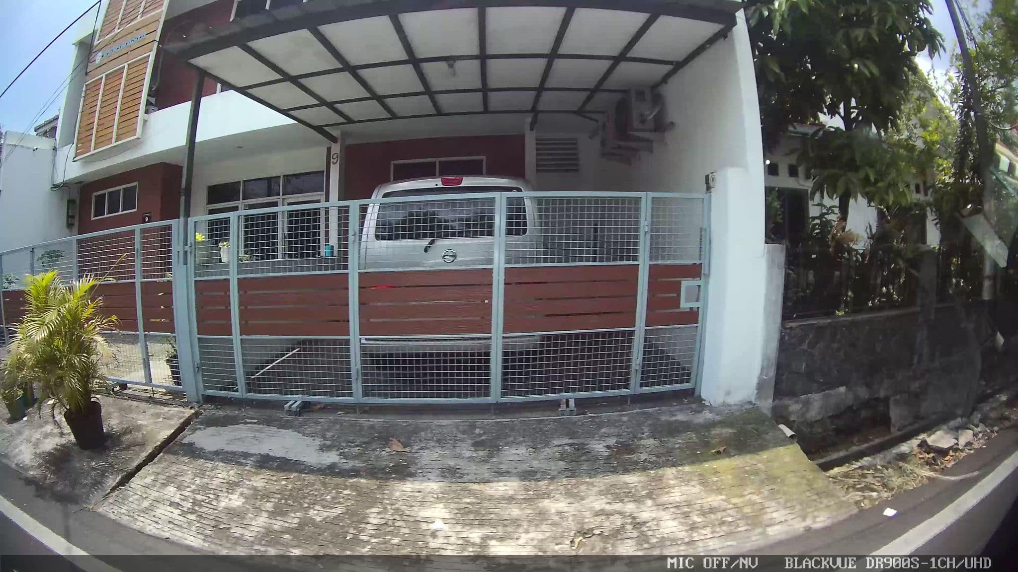 Street view near Kost uGie, Jakarta — © Kaart---LEFT (CC BY-SA · Mapillary)