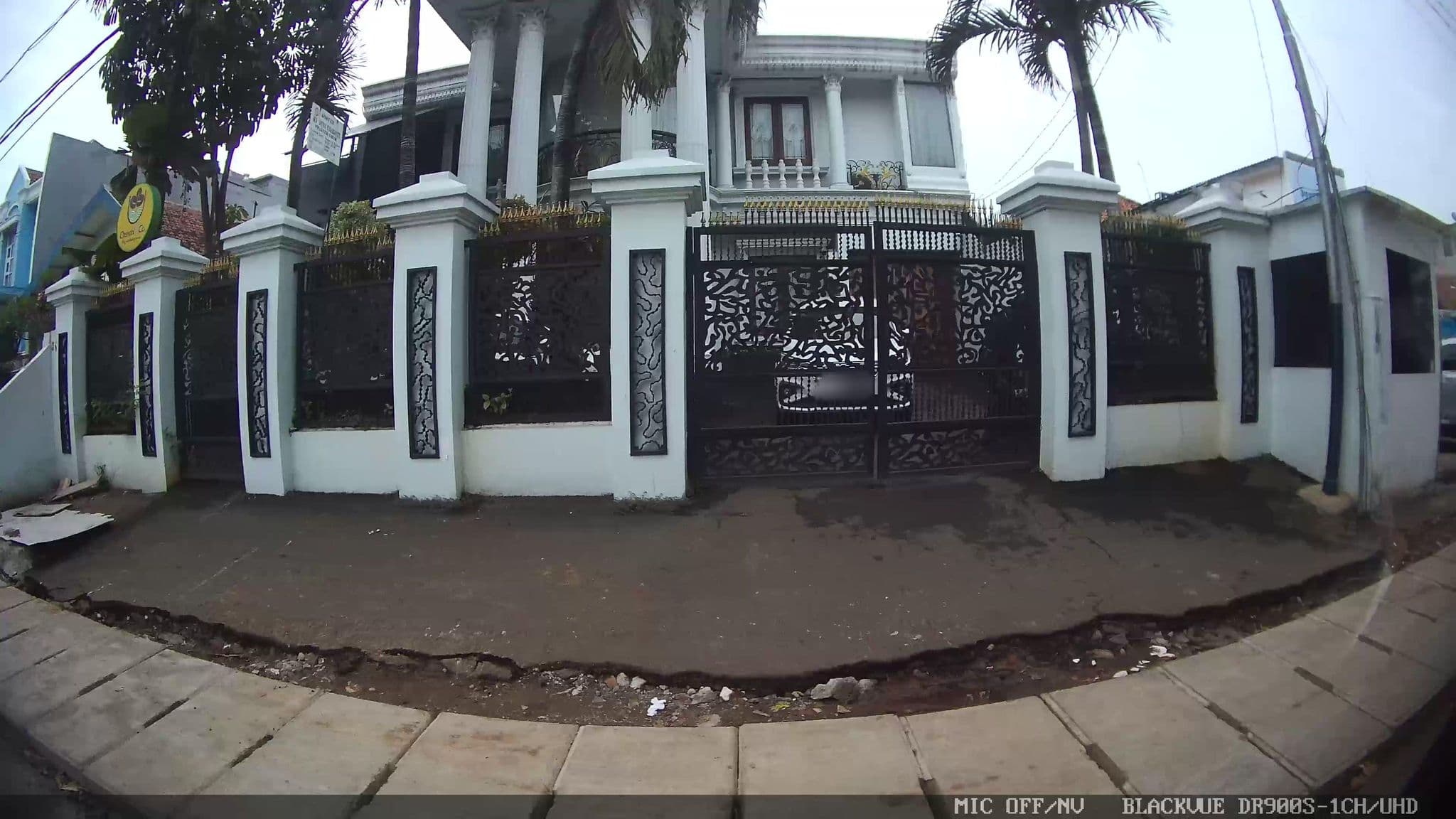 Street view near fida&fina's room, Jakarta — © Kaart---LEFT (CC BY-SA · Mapillary)