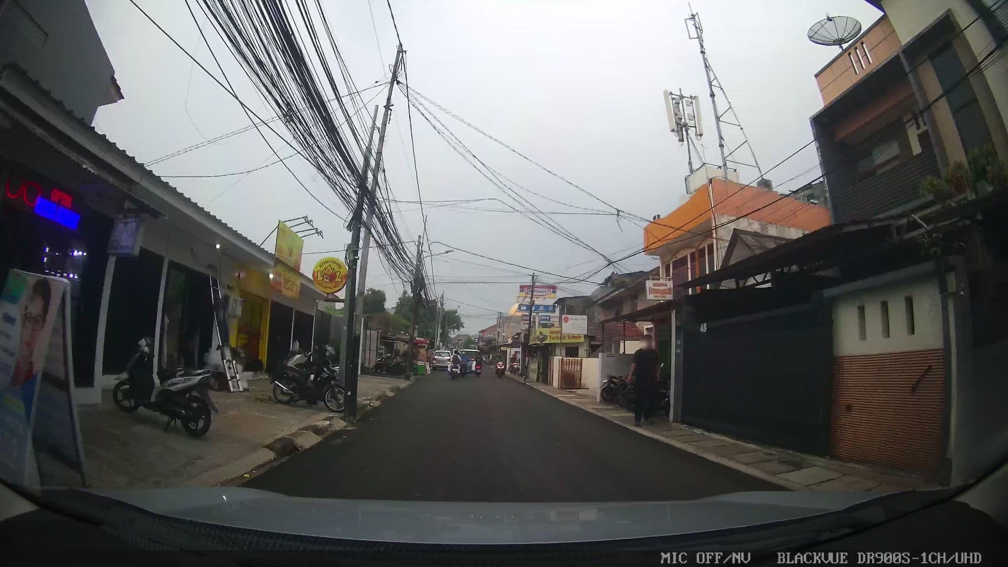 Street view near Riz Guest House (Studio), Jakarta — © Kaart---FRONT (CC BY-SA · Mapillary)
