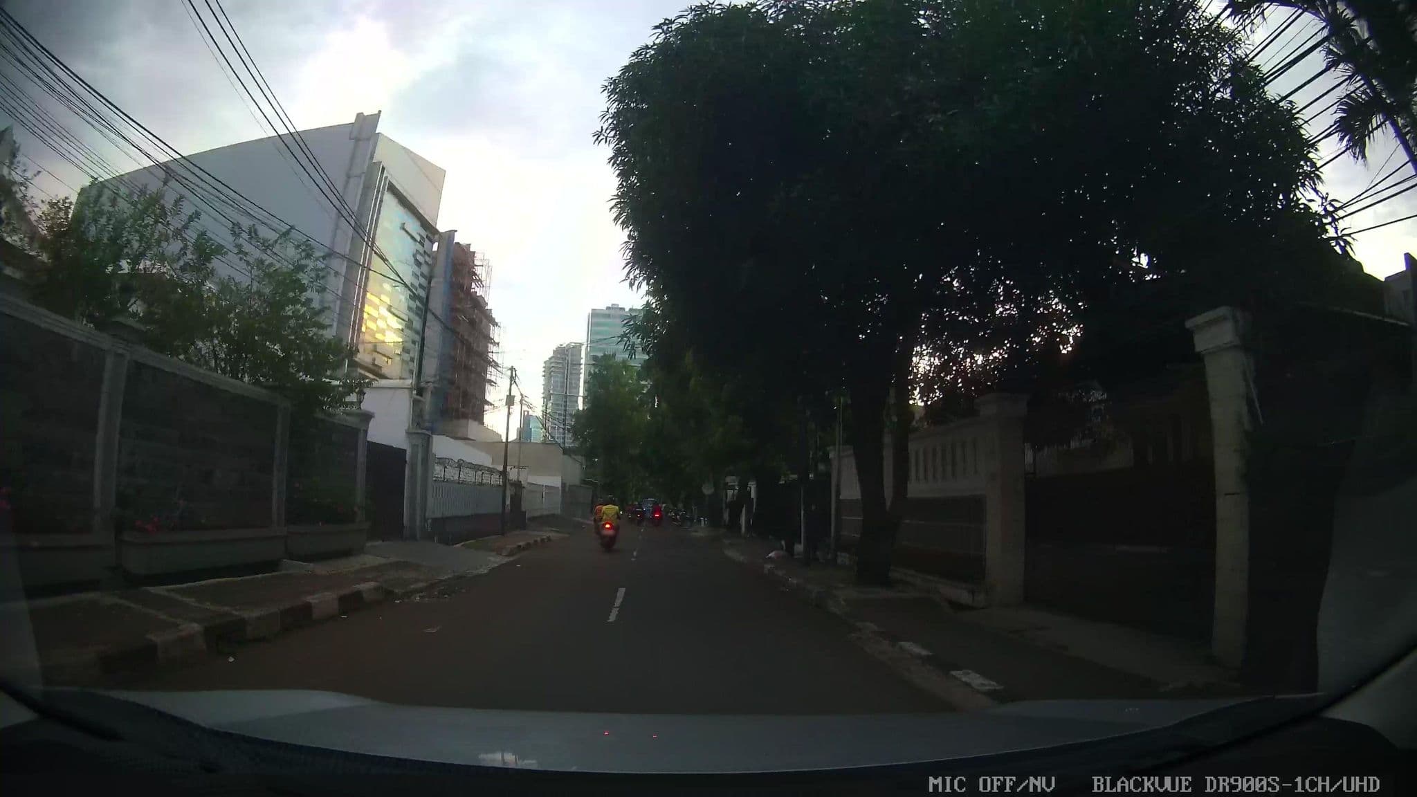 Street view near Airy Eco Setiabudi Guntur 42 Jakarta, Jakarta — © Kaart---FRONT (CC BY-SA · Mapillary)