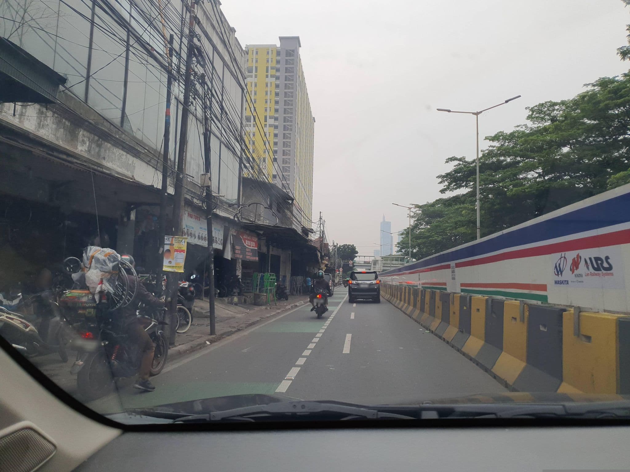 Street view near Hotel mega patra, Jakarta — © FotoPeta (CC BY-SA · Mapillary)
