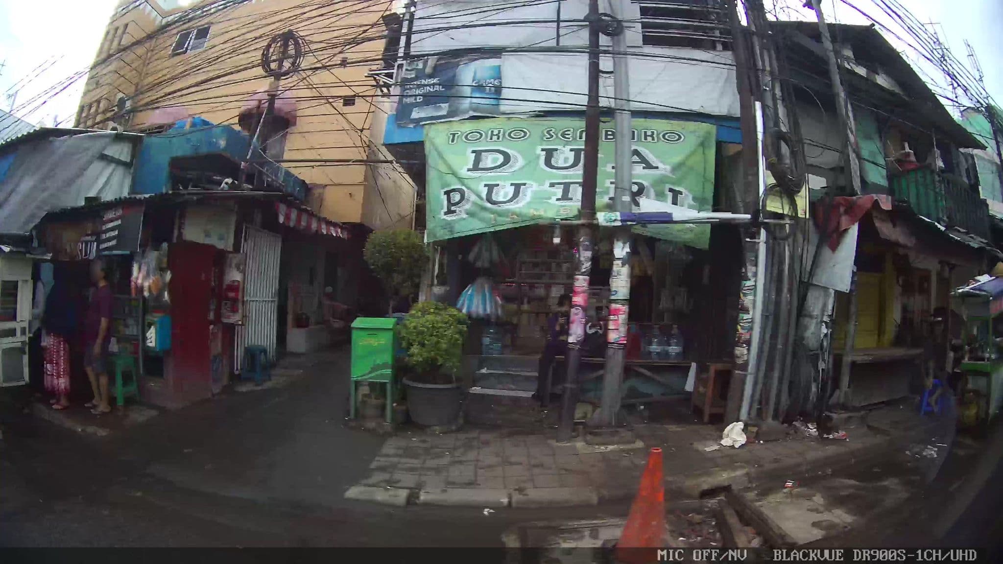 Street view near Inul Home Stay, Jakarta — © Kaart---LEFT (CC BY-SA · Mapillary)