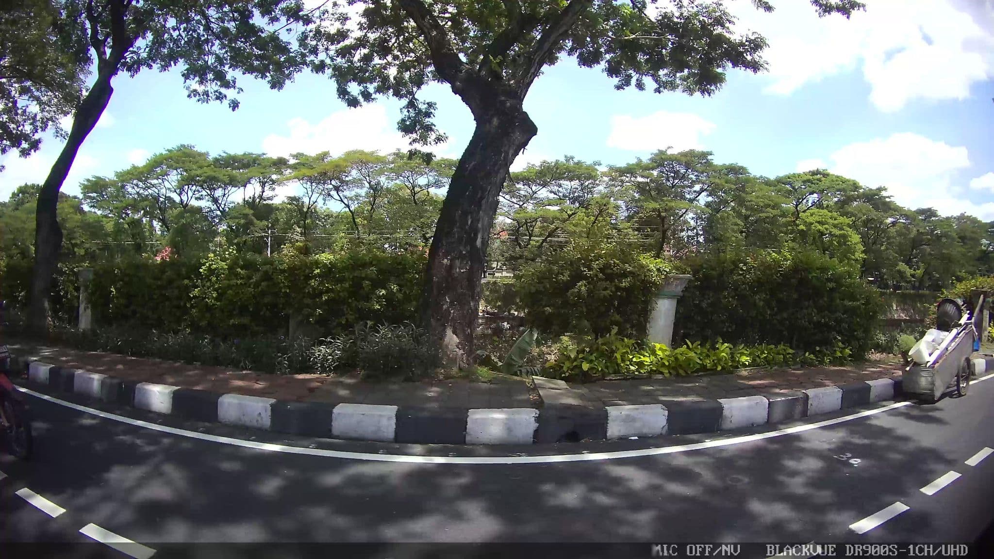 Street view near Park Avenue Villas Menteng, Jakarta — © Kaart---LEFT (CC BY-SA · Mapillary)