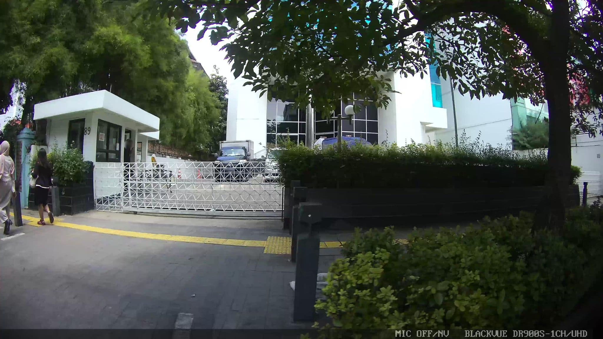 Street view near Six Degrees Backpackers Hostel, Jakarta — © Kaart---LEFT (CC BY-SA · Mapillary)