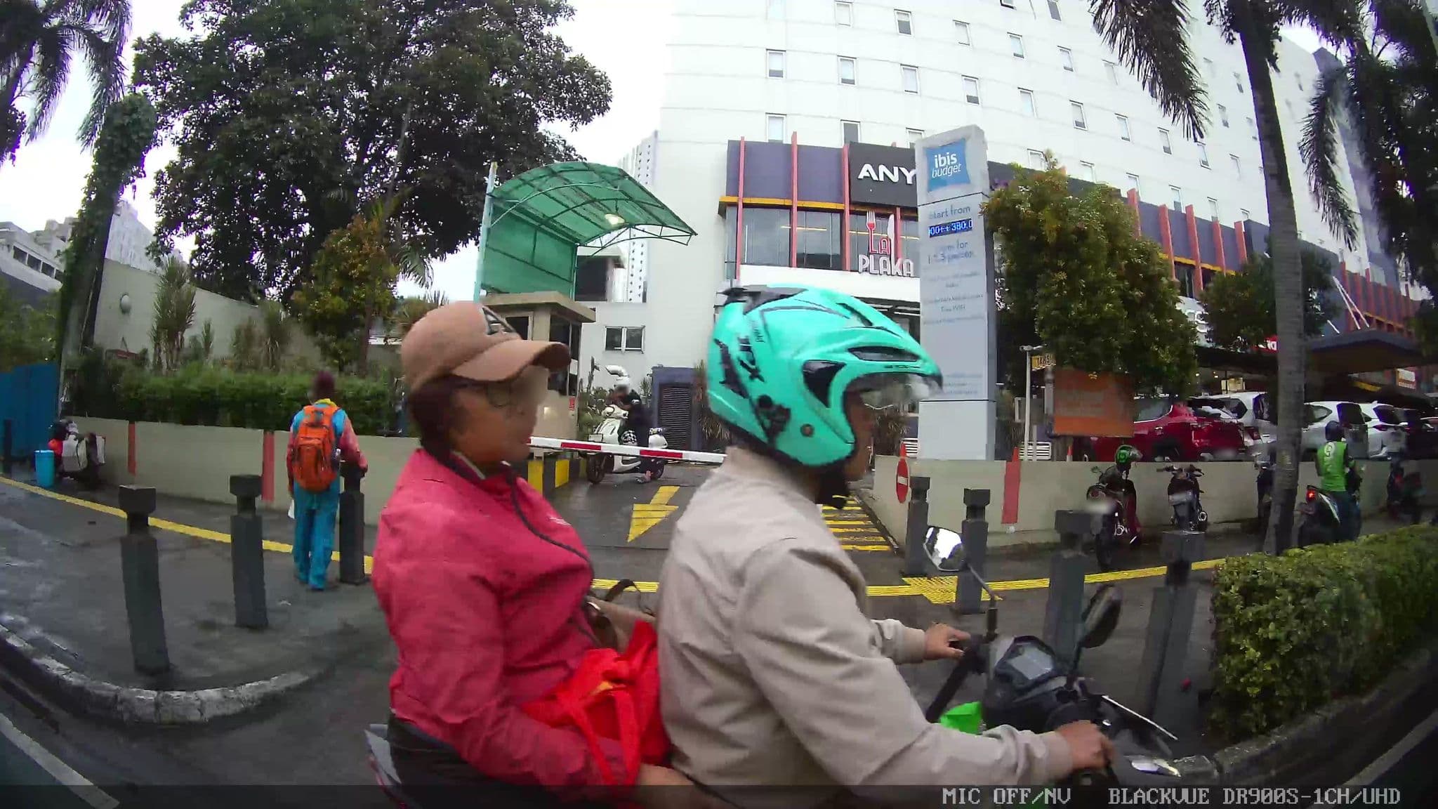 Street view near Hotel Satelit Surabaya, Jakarta — © Kaart---LEFT (CC BY-SA · Mapillary)
