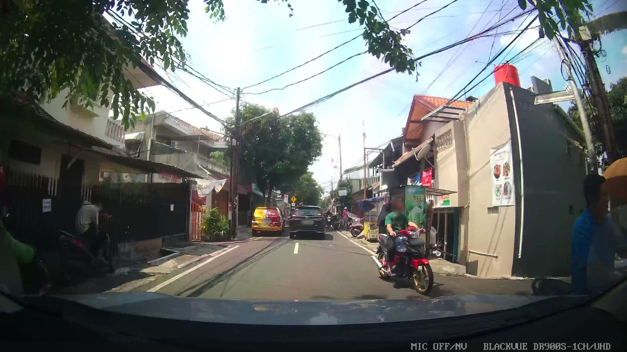 Street view near Pandie's room, Jakarta — © Kaart---FRONT (CC BY-SA · Mapillary)