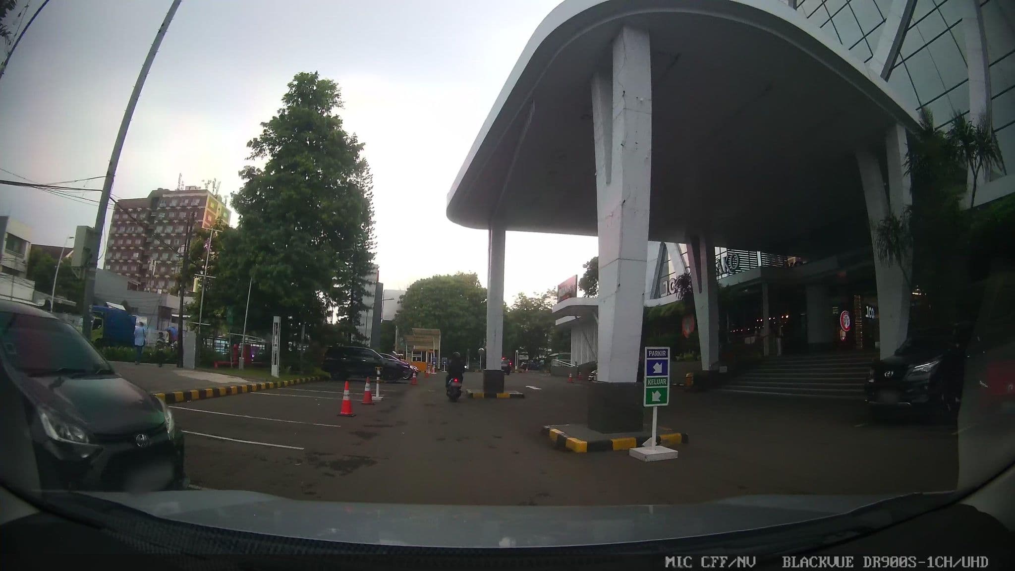 Street view near 7 Days Premium Hotel, Jakarta — © Kaart---FRONT (CC BY-SA · Mapillary)