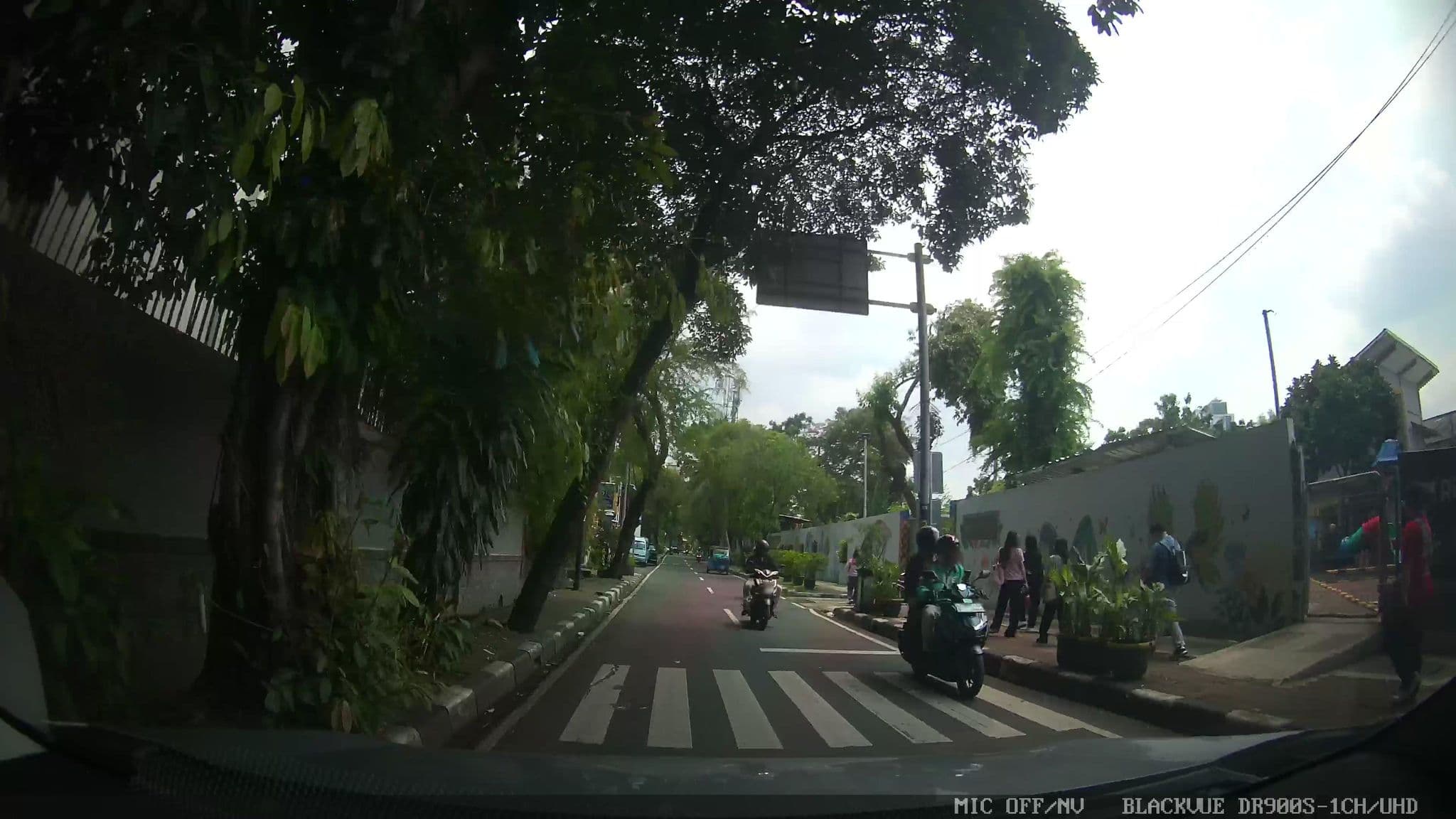 Street view near Puri Jaya Hotel, Jakarta — © Kaart---FRONT (CC BY-SA · Mapillary)
