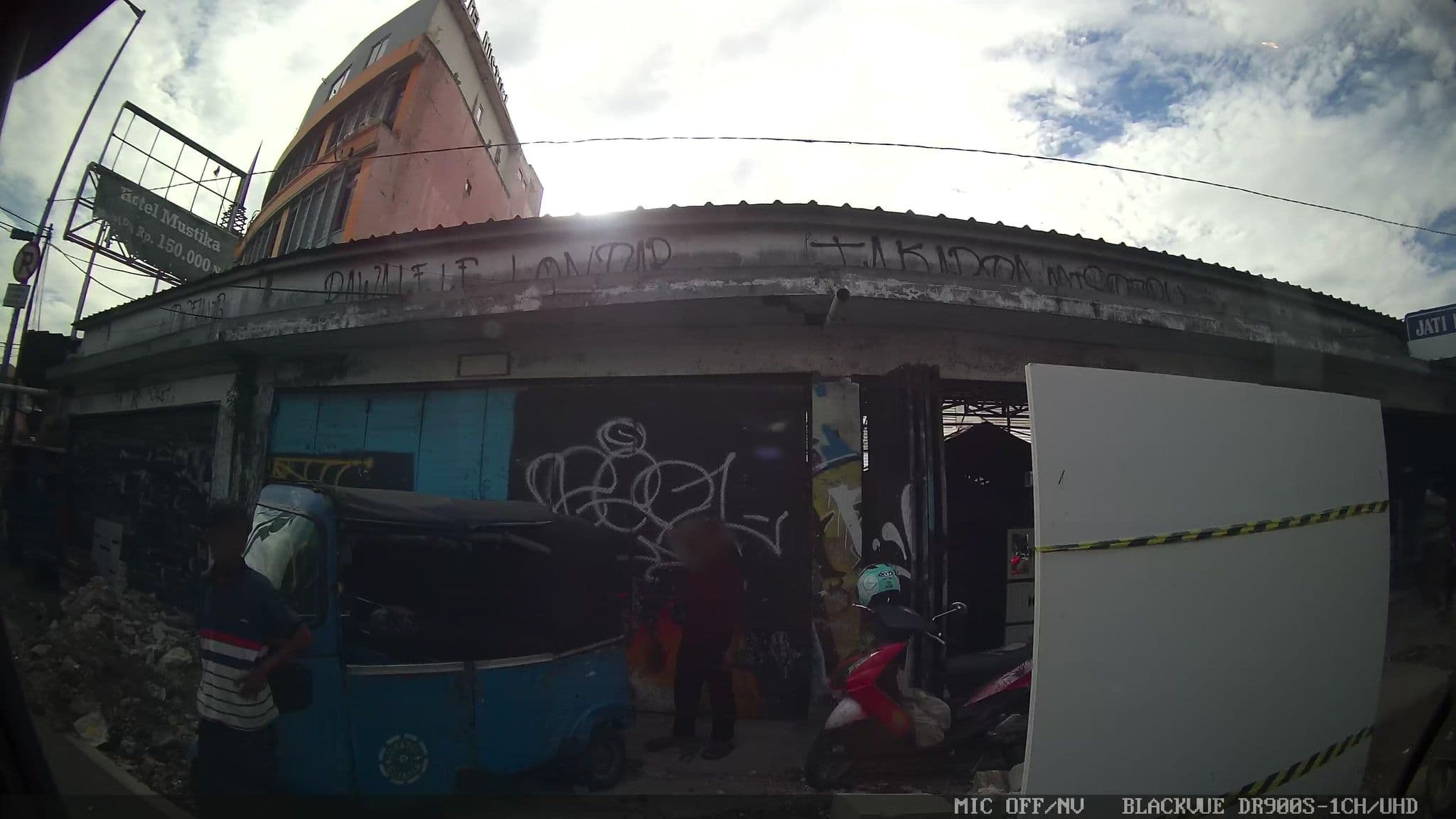 Street view near Hotel Mustika Tanah Abang, Jakarta — © Kaart---RIGHT (CC BY-SA · Mapillary)
