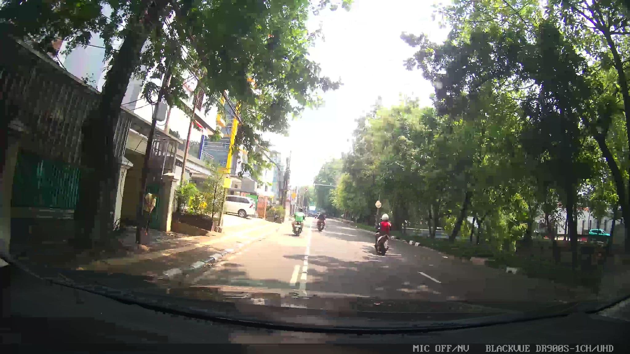 Street view near Lynt Hotel, Jakarta — © Kaart---FRONT (CC BY-SA · Mapillary)