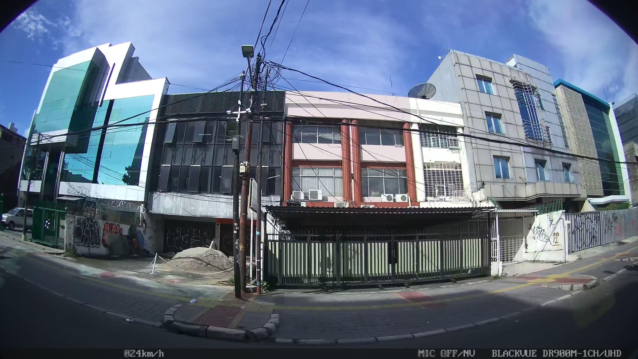 Street view near Kanto's Guest House, Jakarta — © kaart_1 (CC BY-SA · Mapillary)
