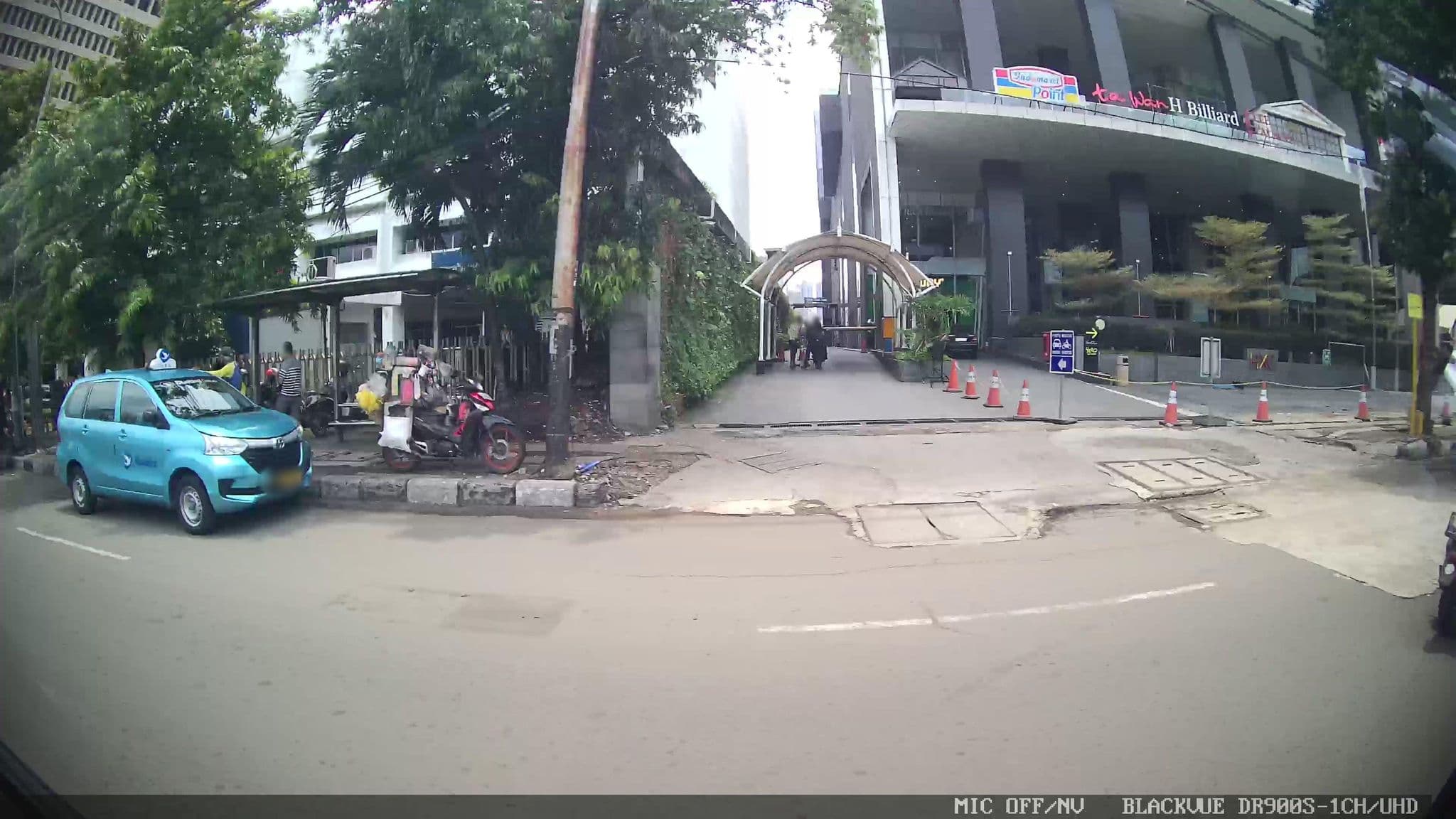 Street view near Continental hotel, Jakarta — © Kaart---LEFT (CC BY-SA · Mapillary)
