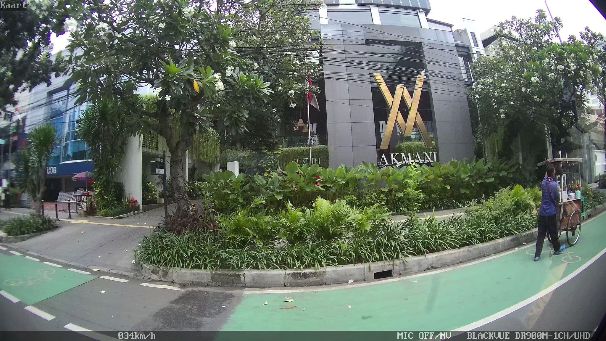 Street view near Terrazza Bianco, Jakarta — © kaart_1 (CC BY-SA · Mapillary)