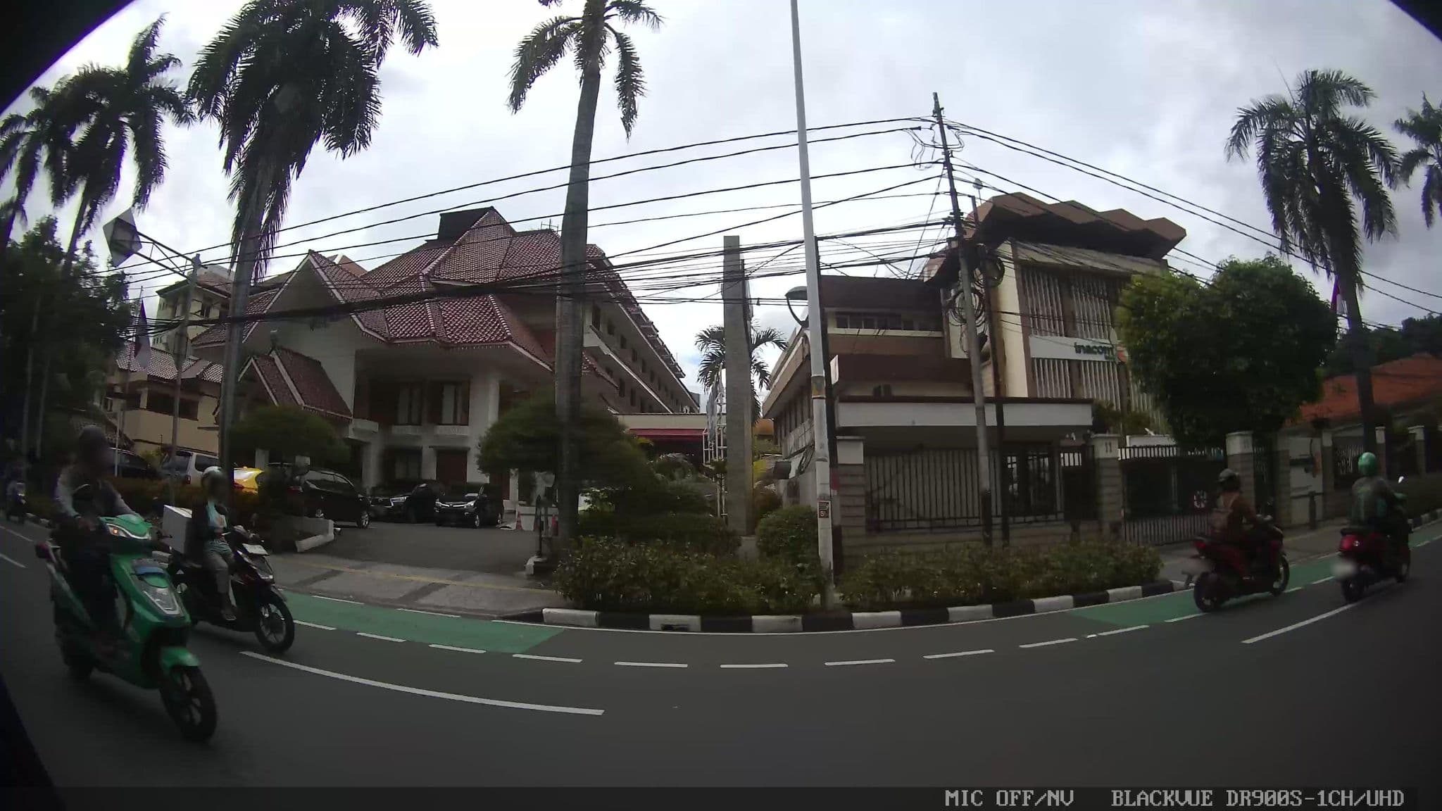 Street view near Airy Syariah Menteng Cut Meutia 9 Jakarta, Jakarta — © Kaart---RIGHT (CC BY-SA · Mapillary)