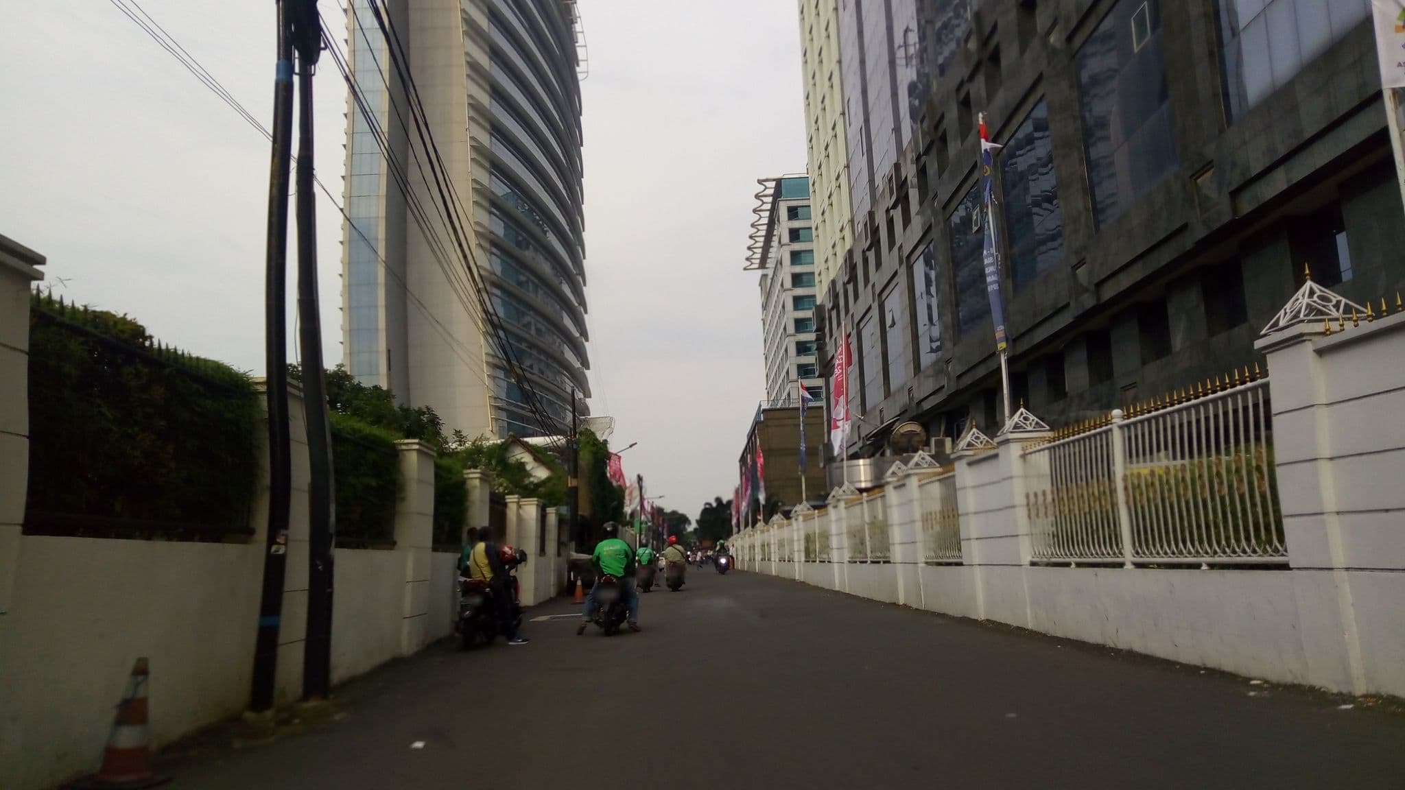 Street view near Wisma Timah Batu, Jakarta — © hafiedsh22 (CC BY-SA · Mapillary)