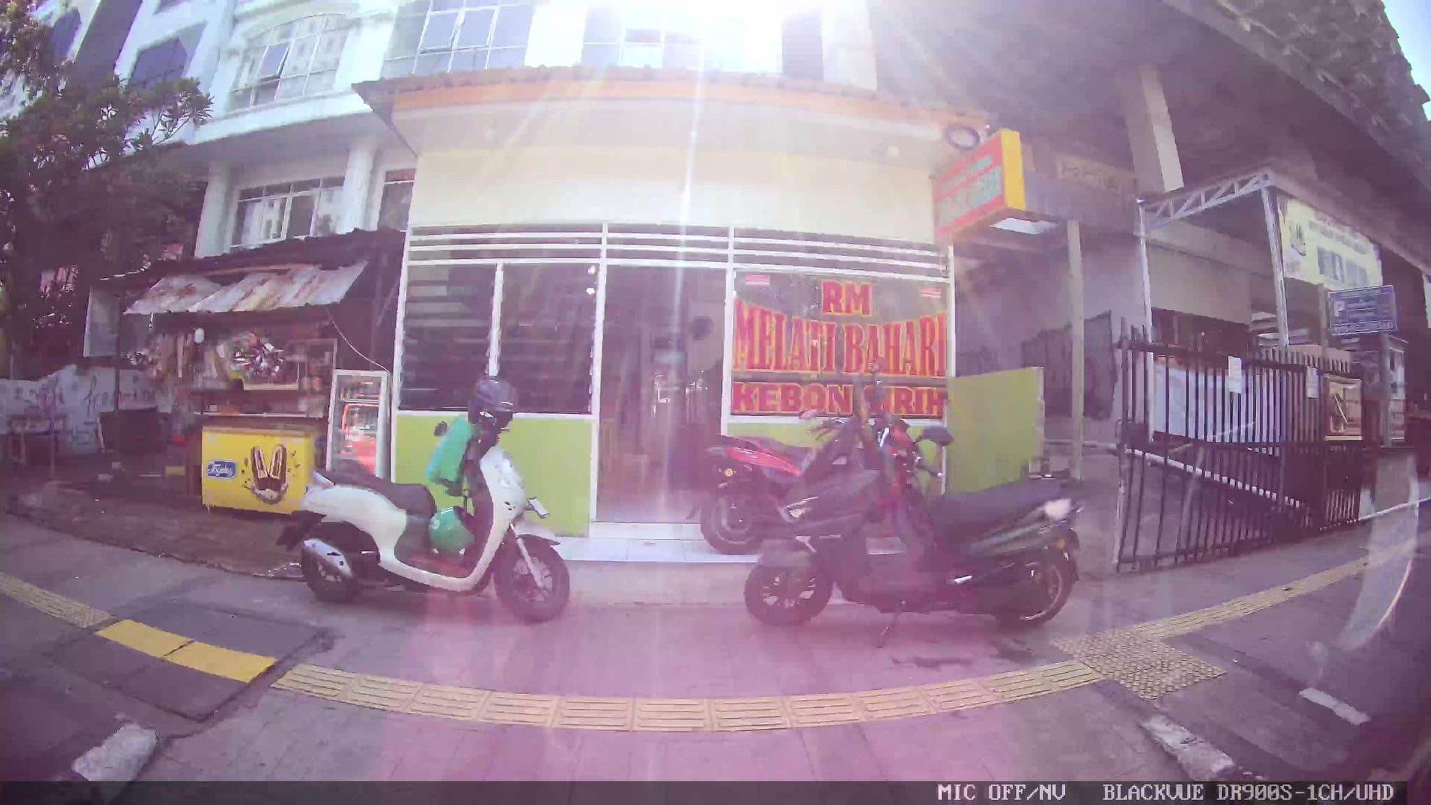 Street view near Hotel Istana Raru, Jakarta — © Kaart---LEFT (CC BY-SA · Mapillary)