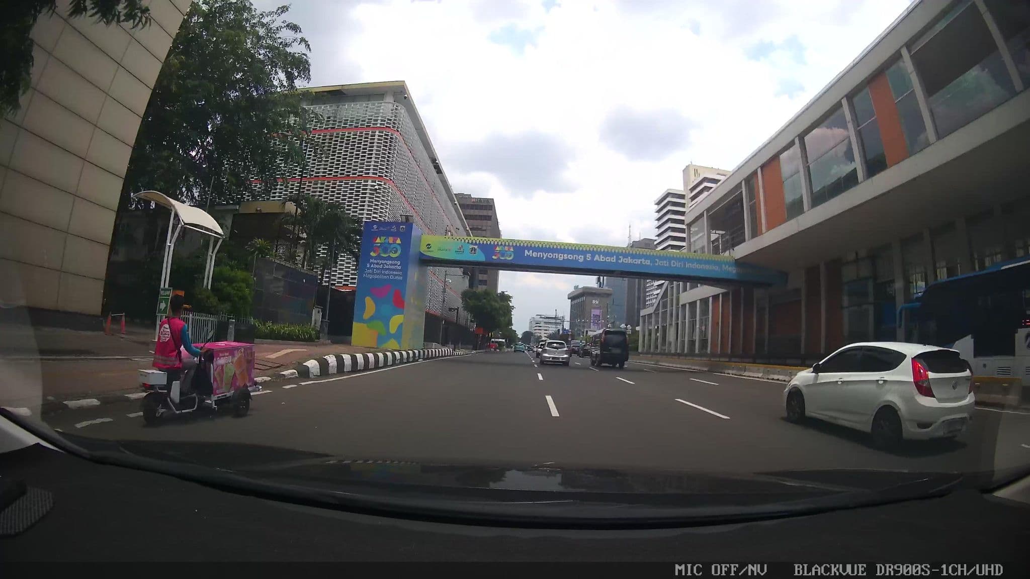 Street view near Room 1705 saripan pasific hotel, Jakarta — © Kaart---FRONT (CC BY-SA · Mapillary)
