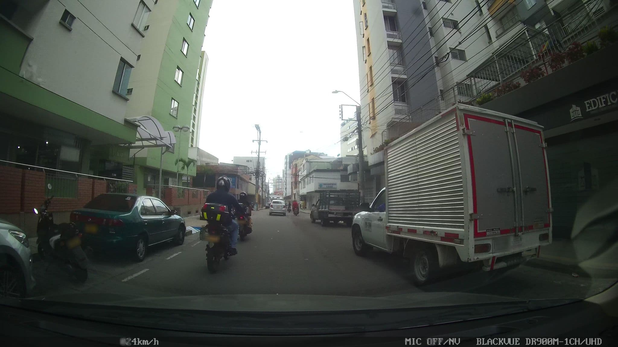 Street view near Apartahotel Estelar, Bucaramanga — © kaart_2 (CC BY-SA · Mapillary)