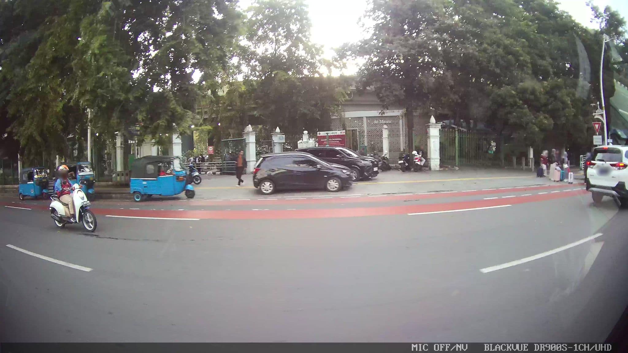 Street view near Aryaduta Hotel, Jakarta — © Kaart---LEFT (CC BY-SA · Mapillary)