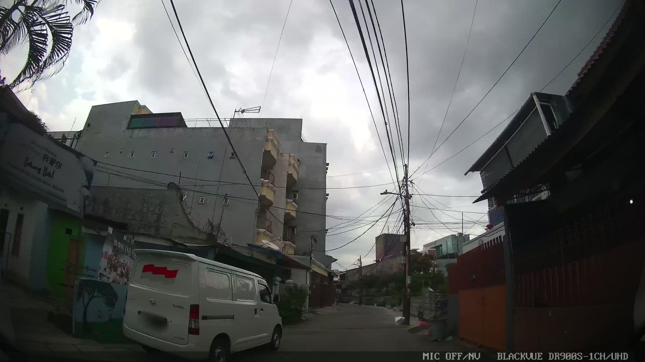 Street view near Gumaya 5 Stars Hotel Semarang, Jakarta — © Kaart---FRONT (CC BY-SA · Mapillary)