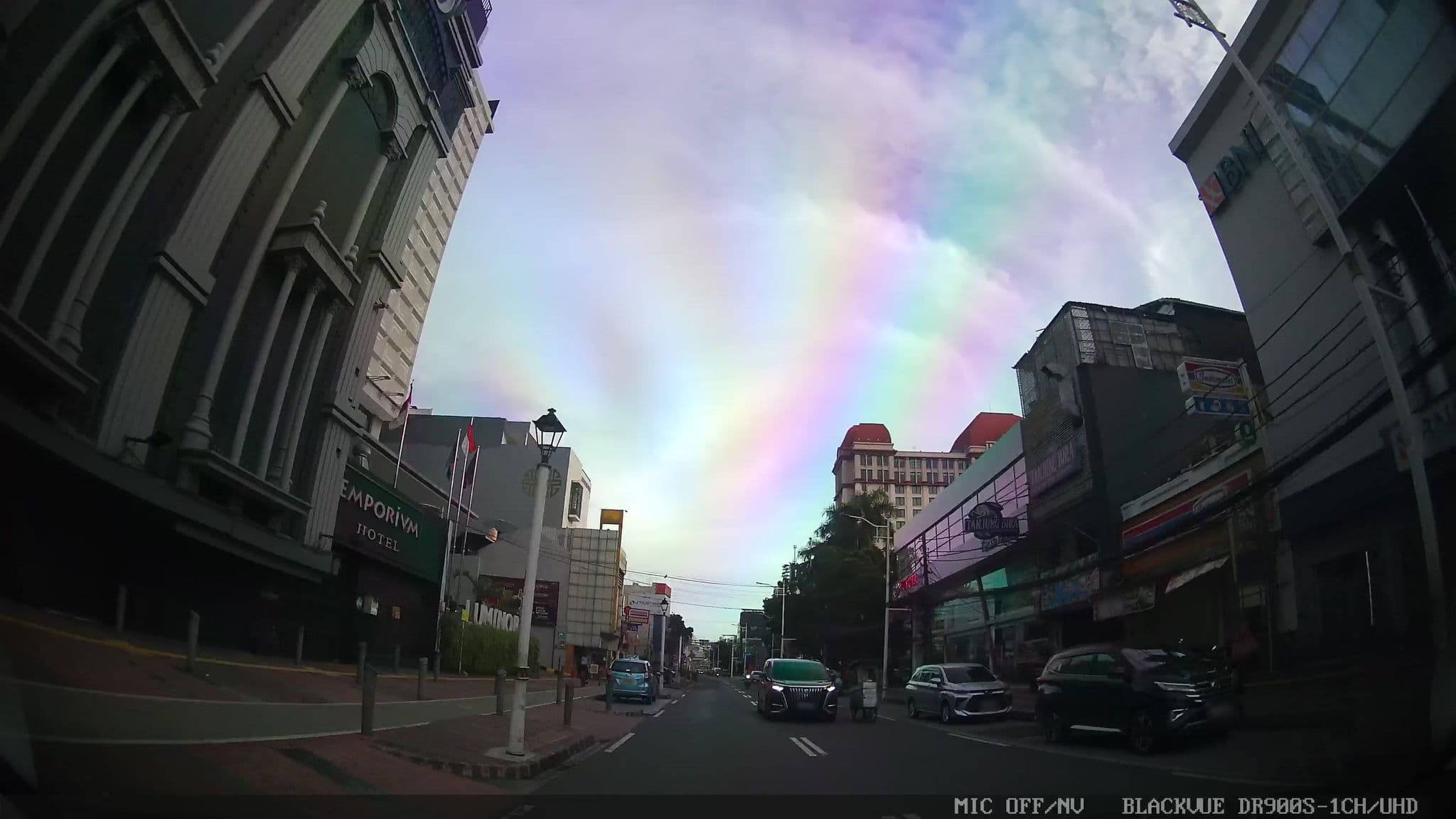 Street view near Luminor Hotel Kota, Jakarta — © Kaart---FRONT (CC BY-SA · Mapillary)