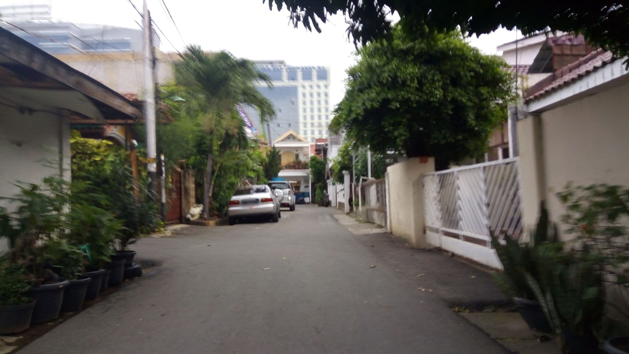 Street view near Pondok Gambir, Jakarta — © hafiedsh22 (CC BY-SA · Mapillary)