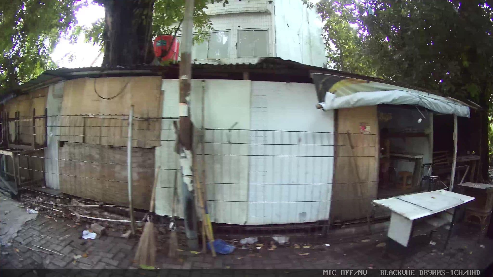 Street view near Hotel Regal Royal, Jakarta — © Kaart---RIGHT (CC BY-SA · Mapillary)