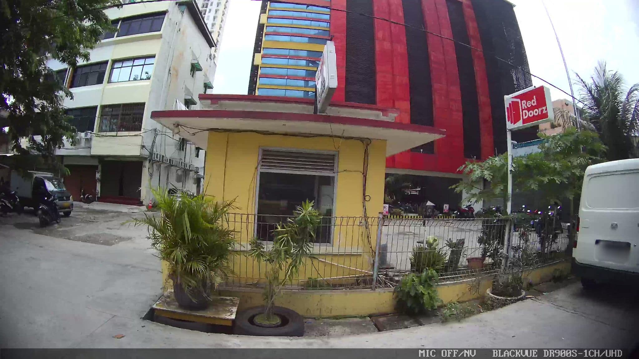 Street view near Mirah Hotel, Jakarta — © Kaart---LEFT (CC BY-SA · Mapillary)