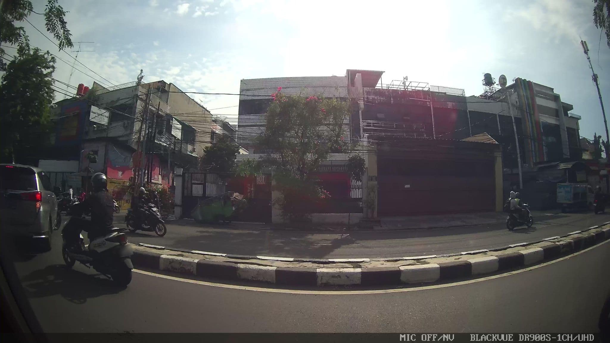 Street view near G2jms, Jakarta — © Kaart---RIGHT (CC BY-SA · Mapillary)
