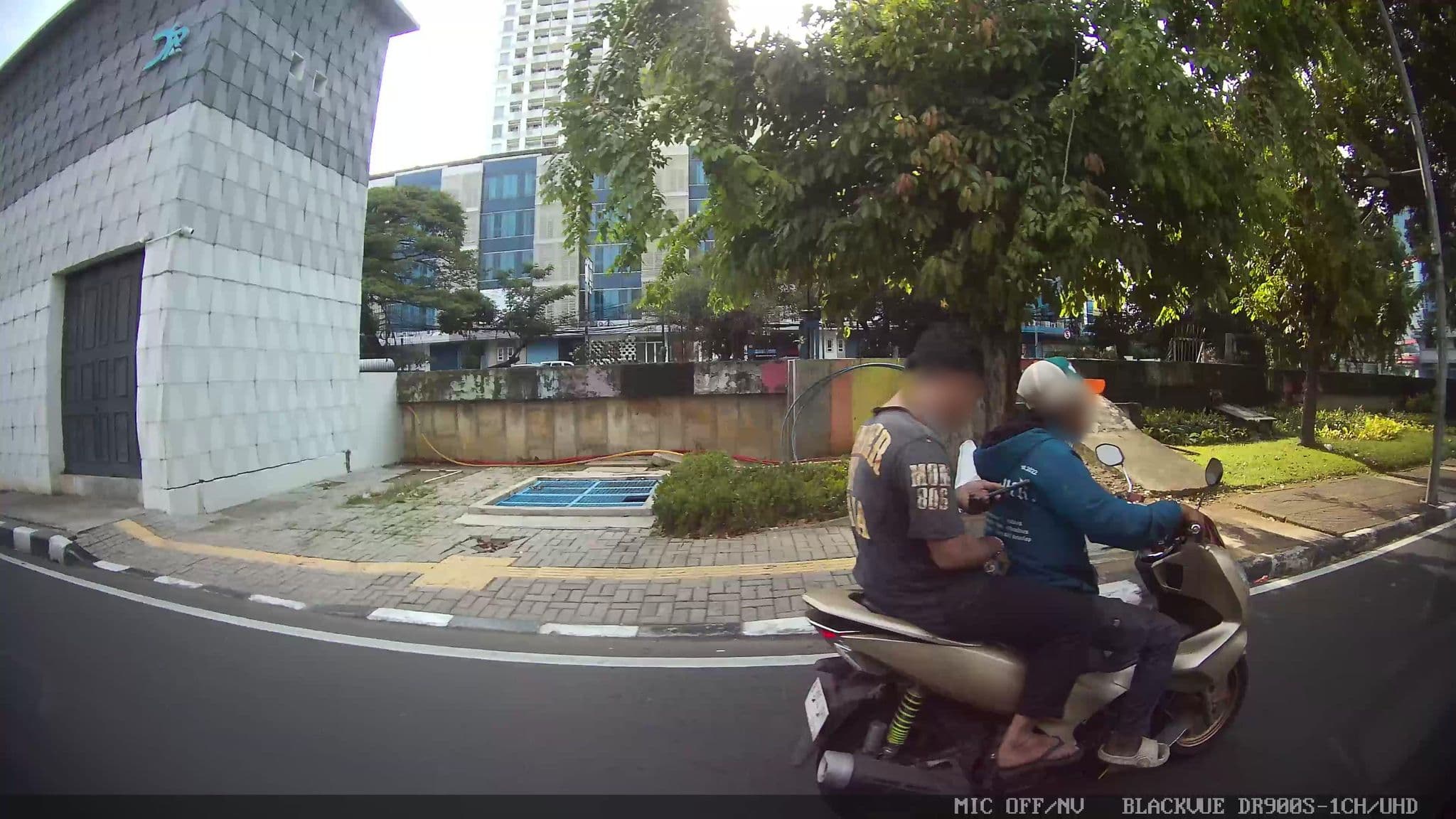 Street view near Legoland  resort, Jakarta — © Kaart---LEFT (CC BY-SA · Mapillary)