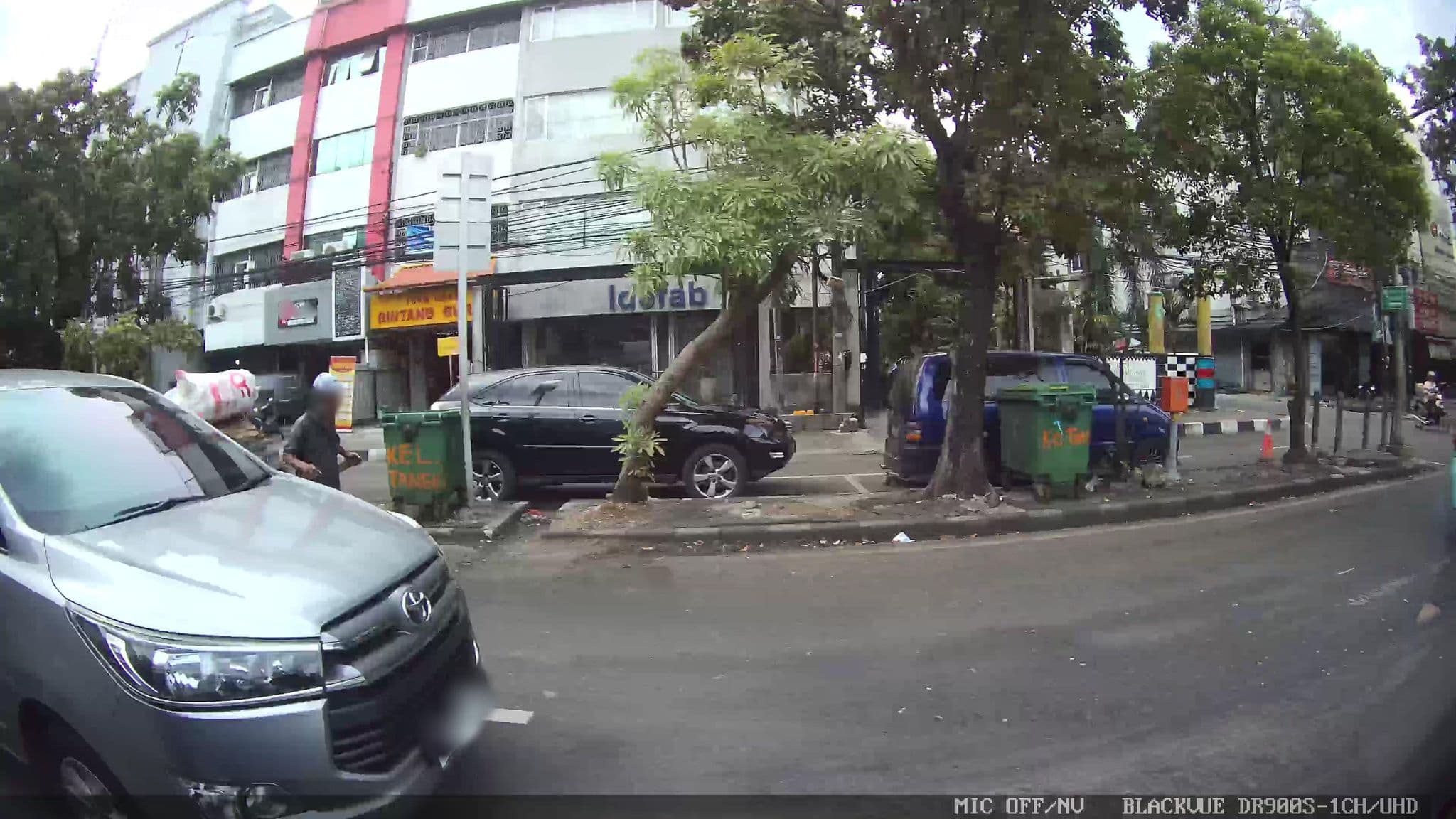 Street view near Wow! Hotel, Jakarta — © Kaart---LEFT (CC BY-SA · Mapillary)