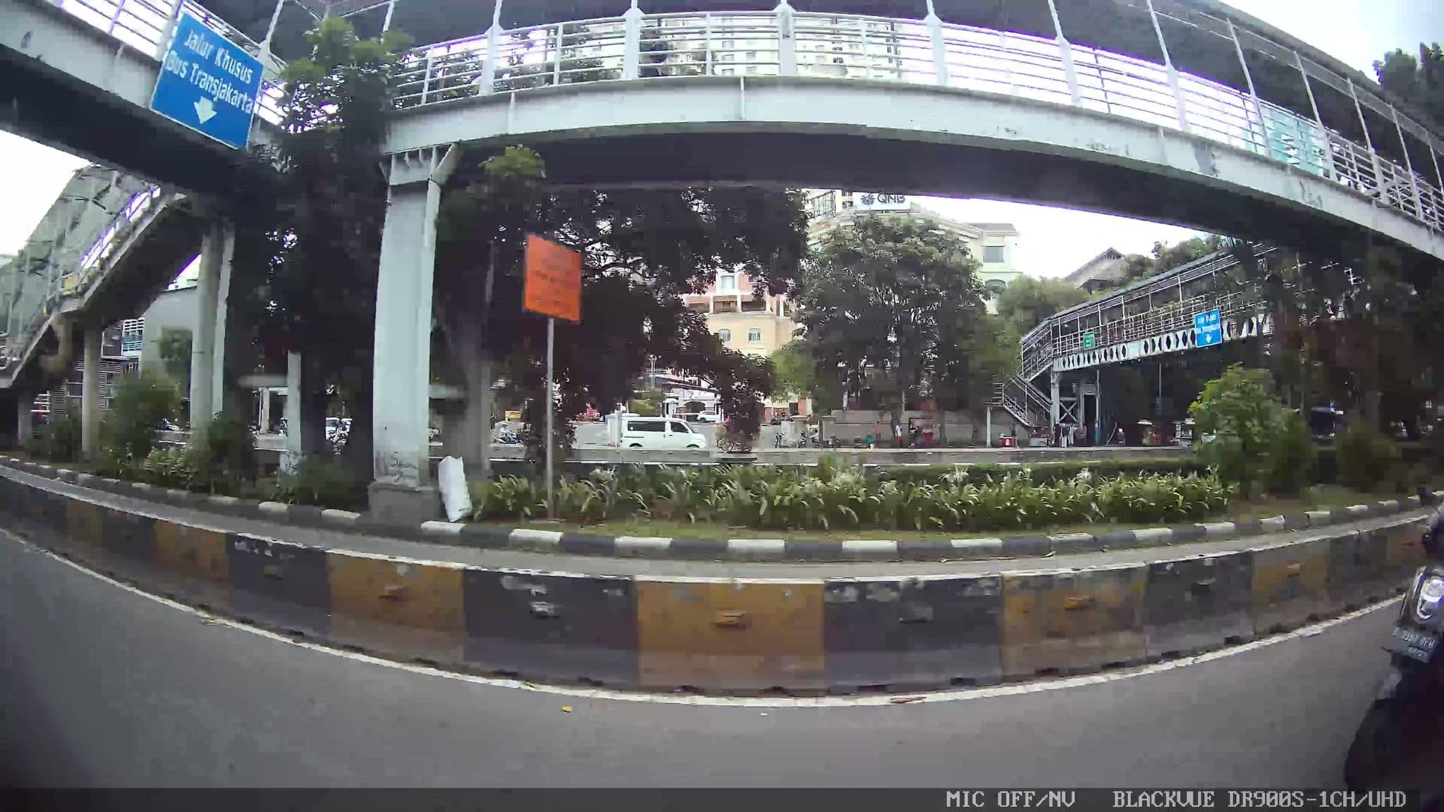 Street view near Hotel triniti, Jakarta — © Kaart---RIGHT (CC BY-SA · Mapillary)