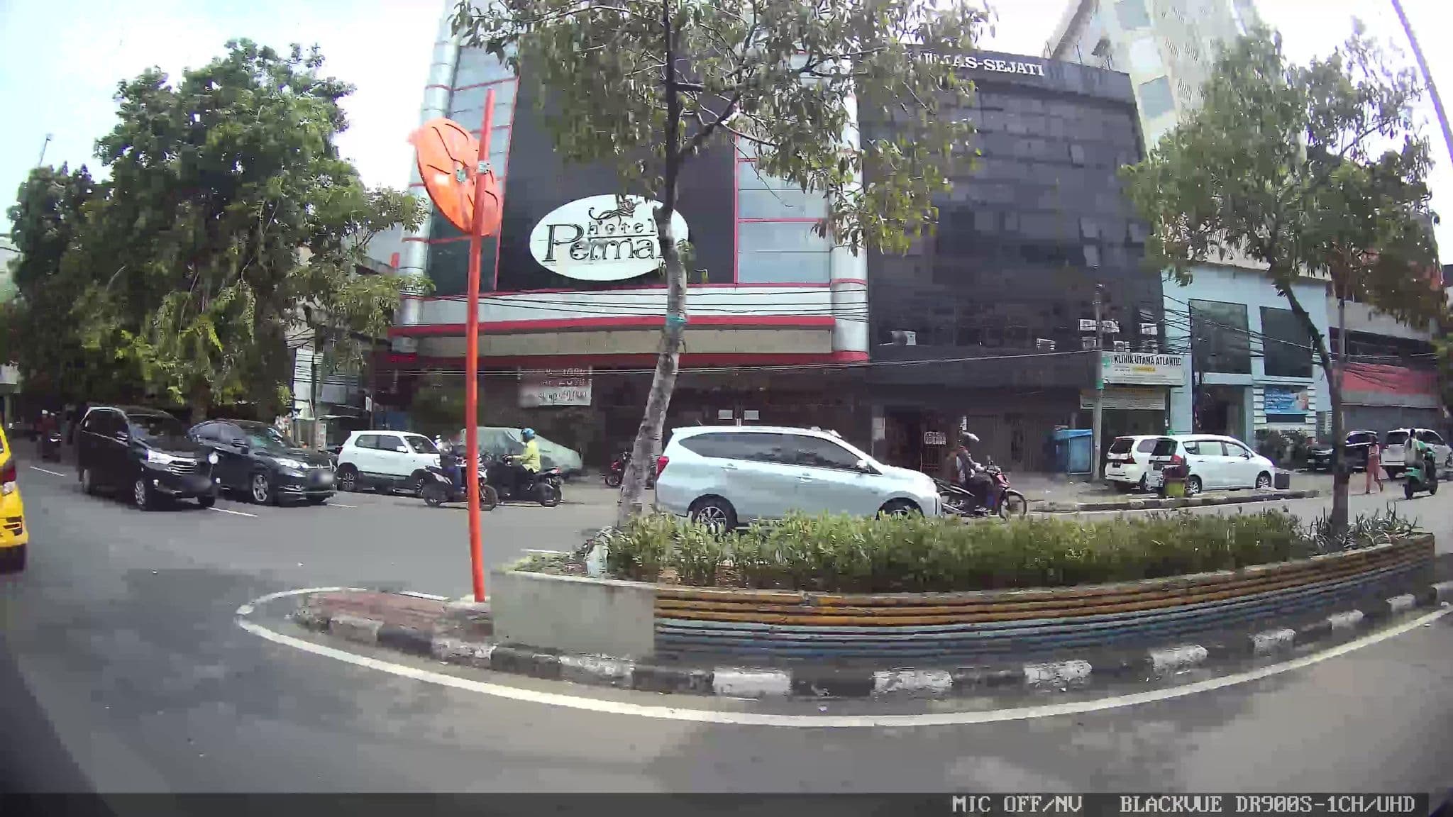 Street view near Amaris Hotel, Jakarta — © Kaart---RIGHT (CC BY-SA · Mapillary)