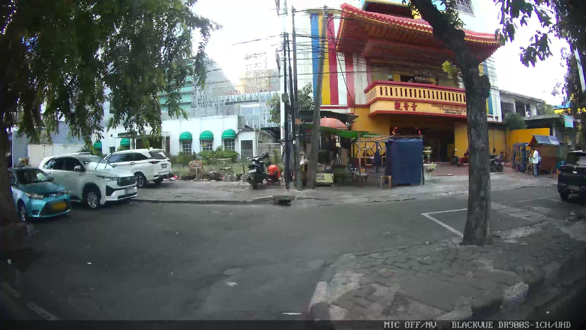Street view near Prima Hotel, Jakarta — © Kaart---LEFT (CC BY-SA · Mapillary)