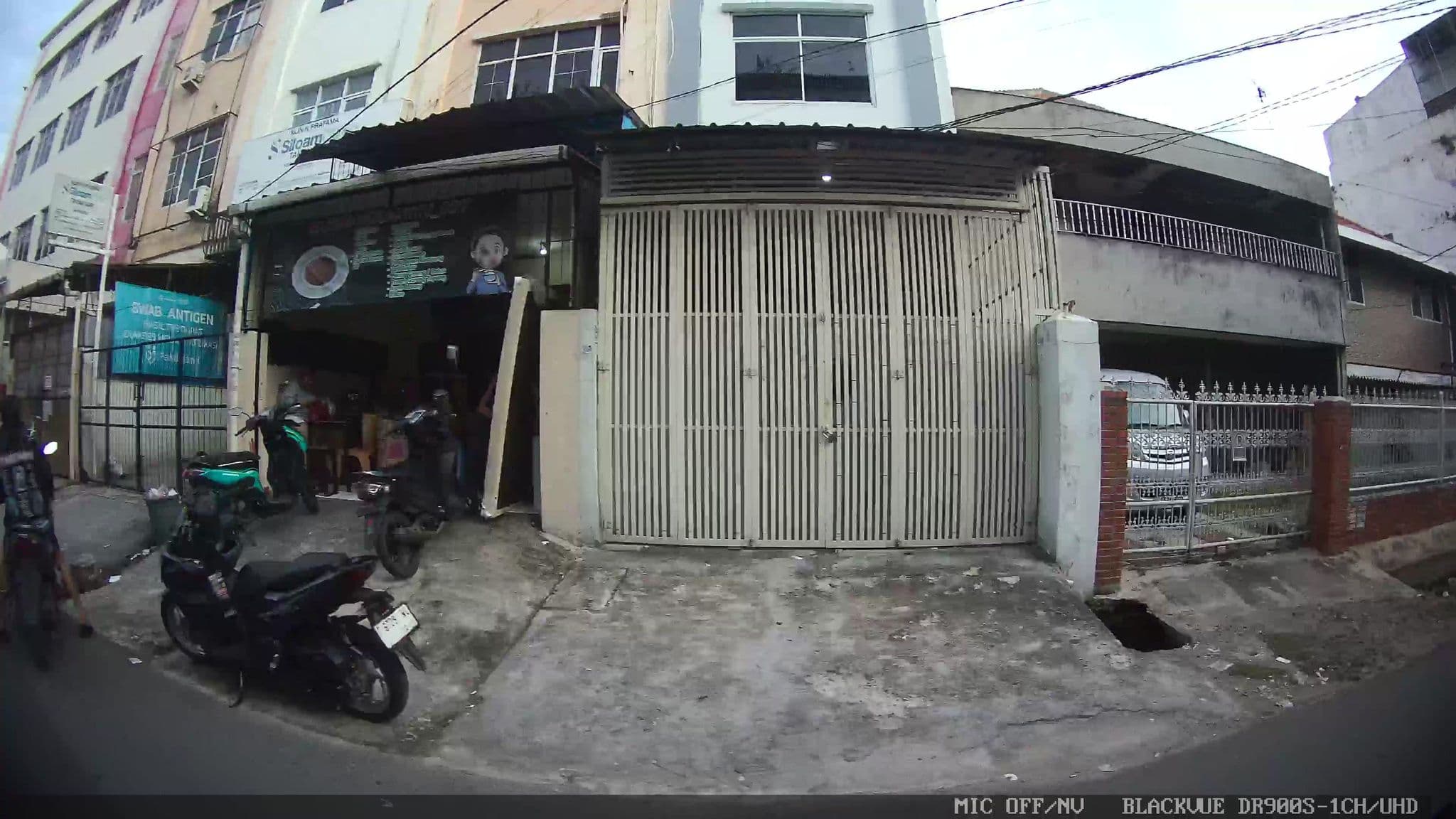 Street view near Hotel Arwana, Jakarta — © Kaart---RIGHT (CC BY-SA · Mapillary)
