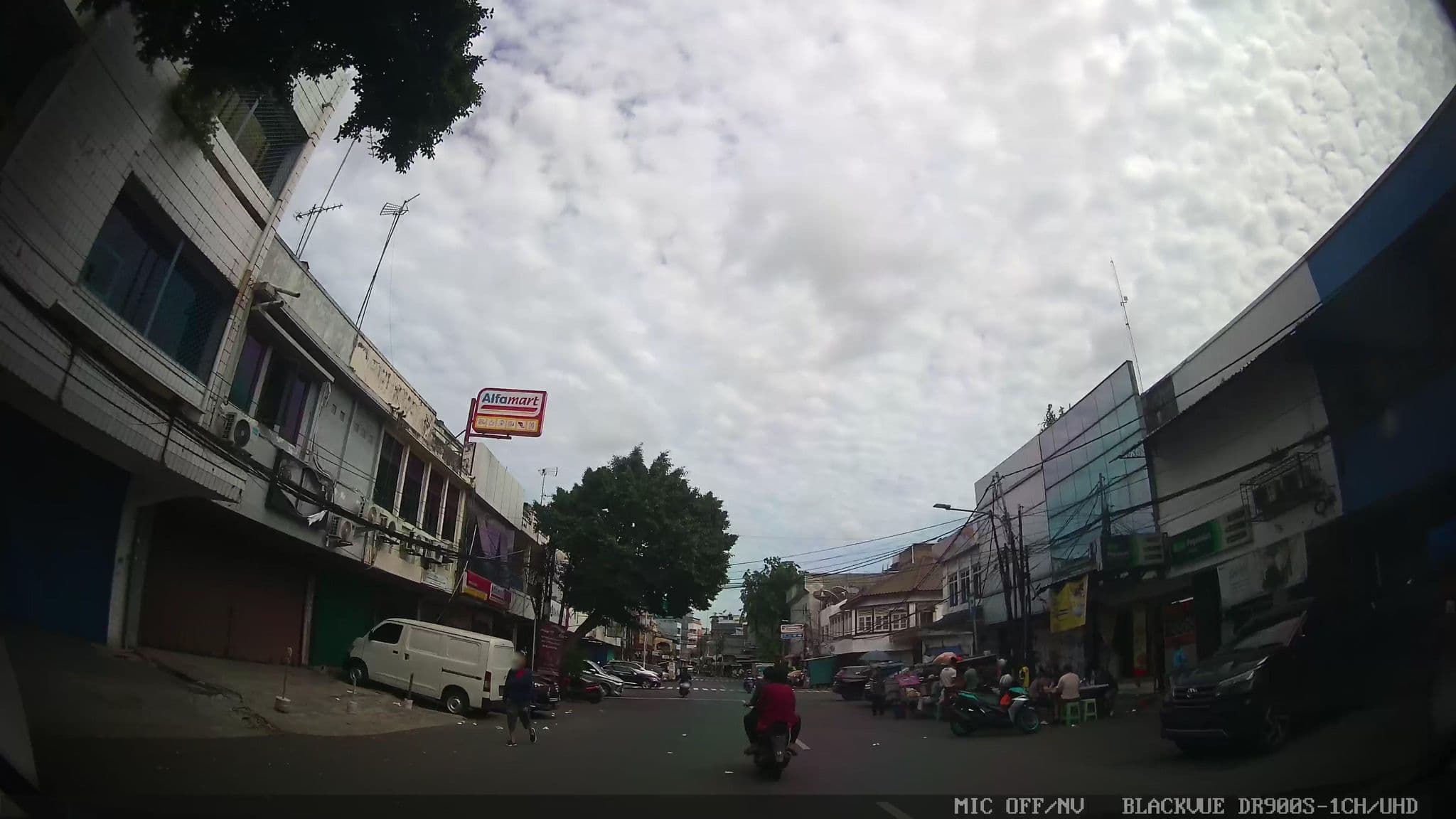 Street view near Hotel Lautze Indah, Jakarta — © Kaart---FRONT (CC BY-SA · Mapillary)