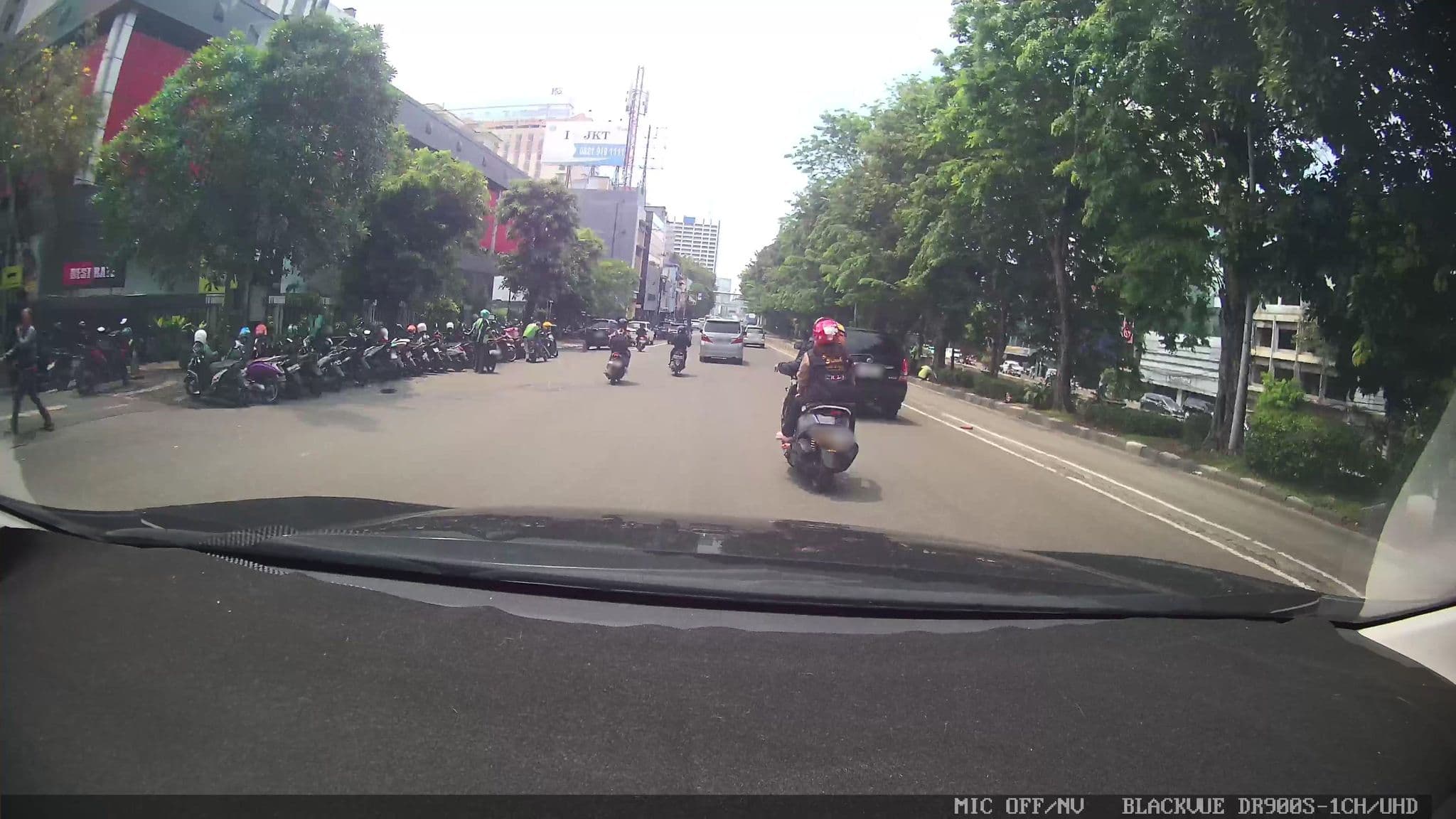 Street view near Accacia Hotel, Jakarta — © Kaart---FRONT (CC BY-SA · Mapillary)