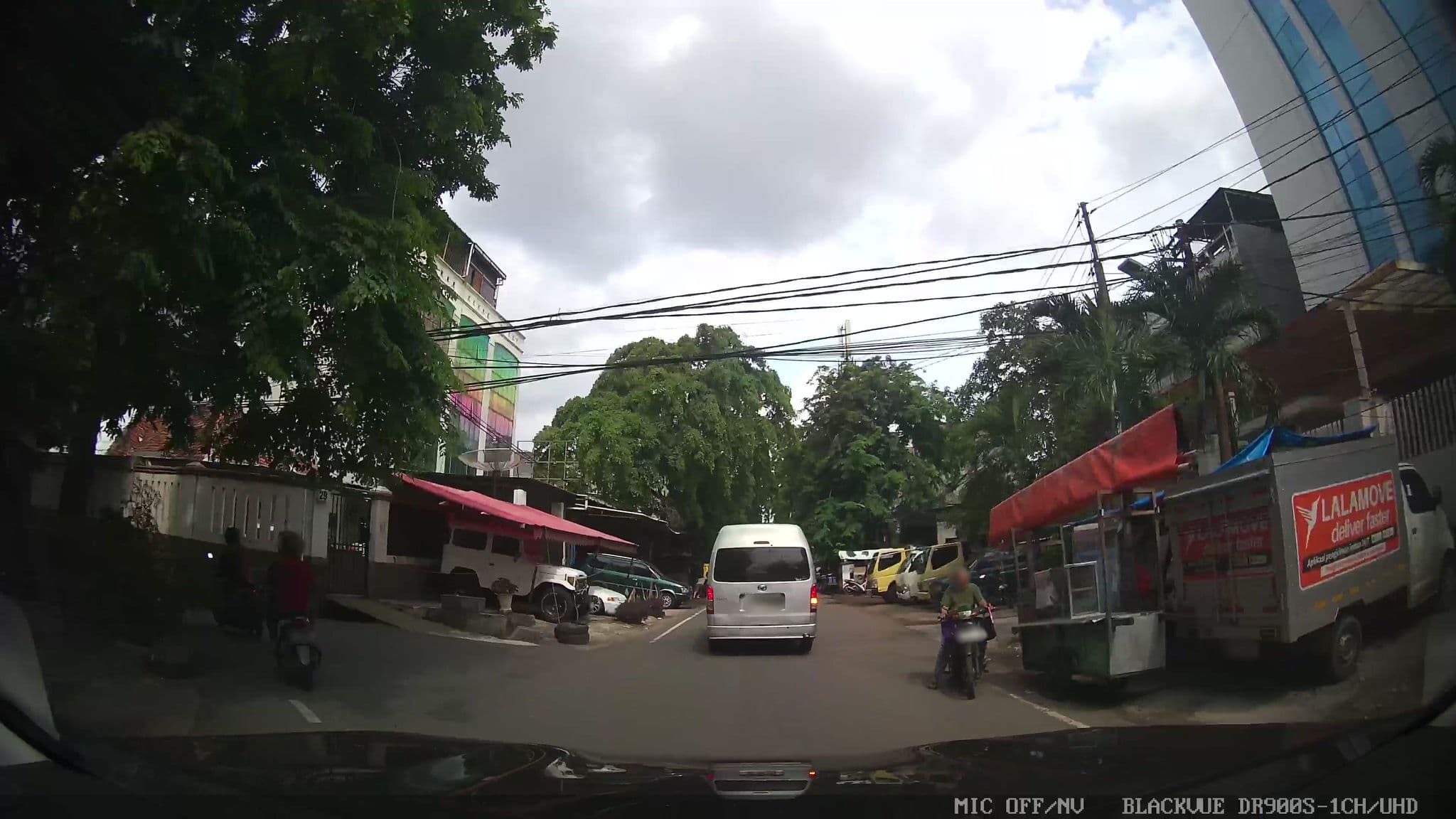 Street view near Executive 813 Room, Jakarta — © Kaart---FRONT (CC BY-SA · Mapillary)