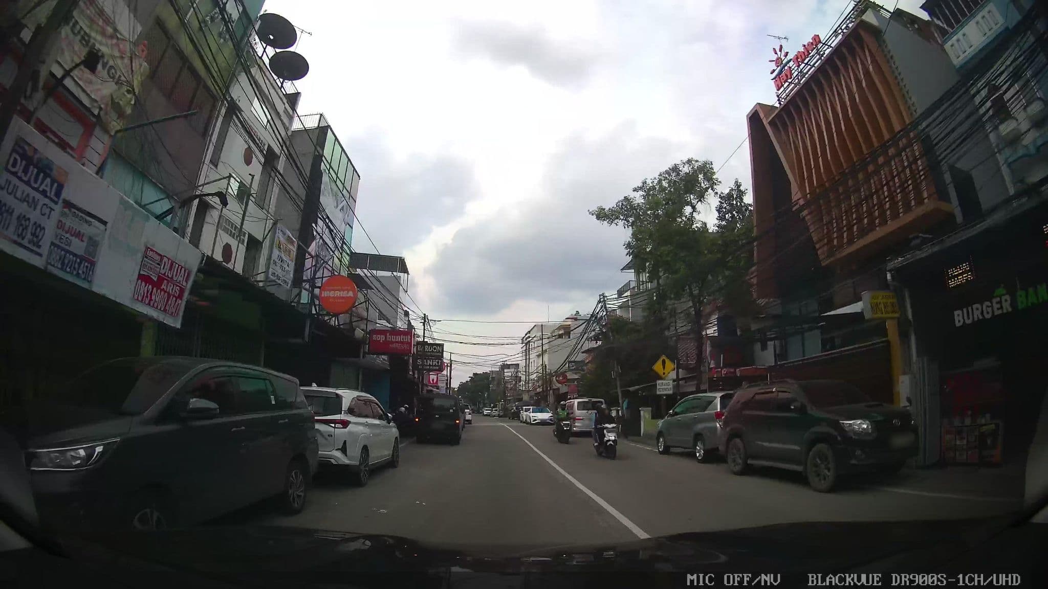 Street view near Pool The Jayakarta Hotel, Jakarta — © Kaart---FRONT (CC BY-SA · Mapillary)