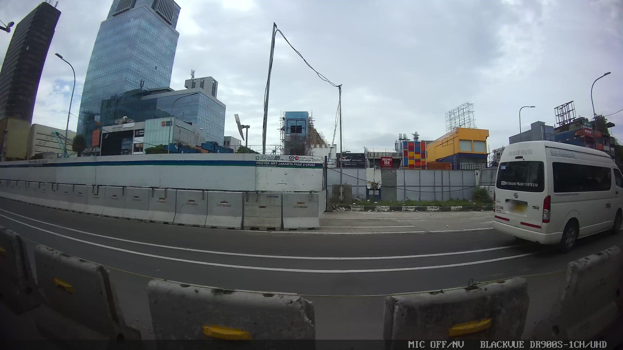 Street view near Hotel Mercure, Jakarta — © Kaart---RIGHT (CC BY-SA · Mapillary)