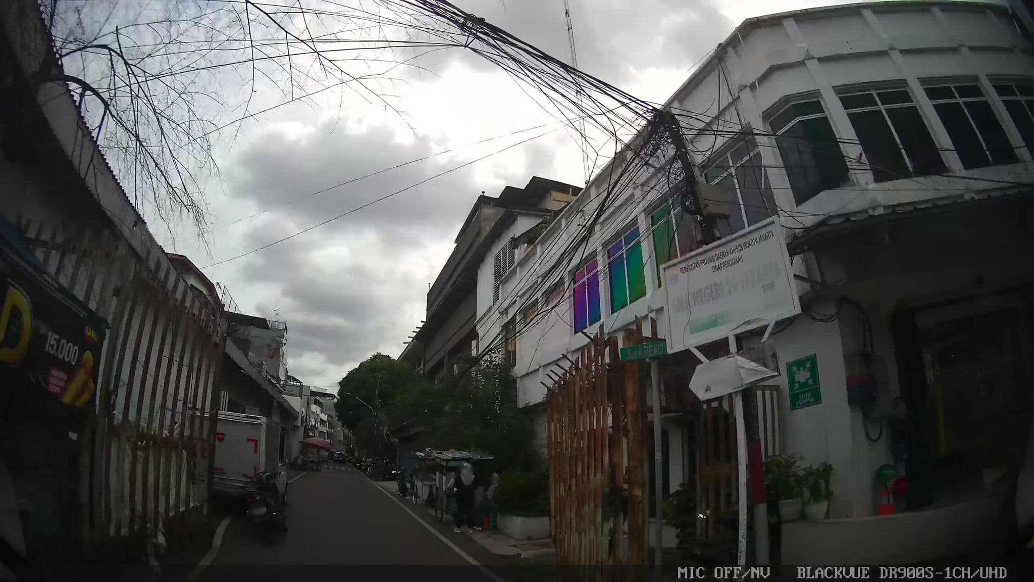 Street view near Airy Cipaku Setiabudi Bandung, Jakarta — © Kaart---FRONT (CC BY-SA · Mapillary)