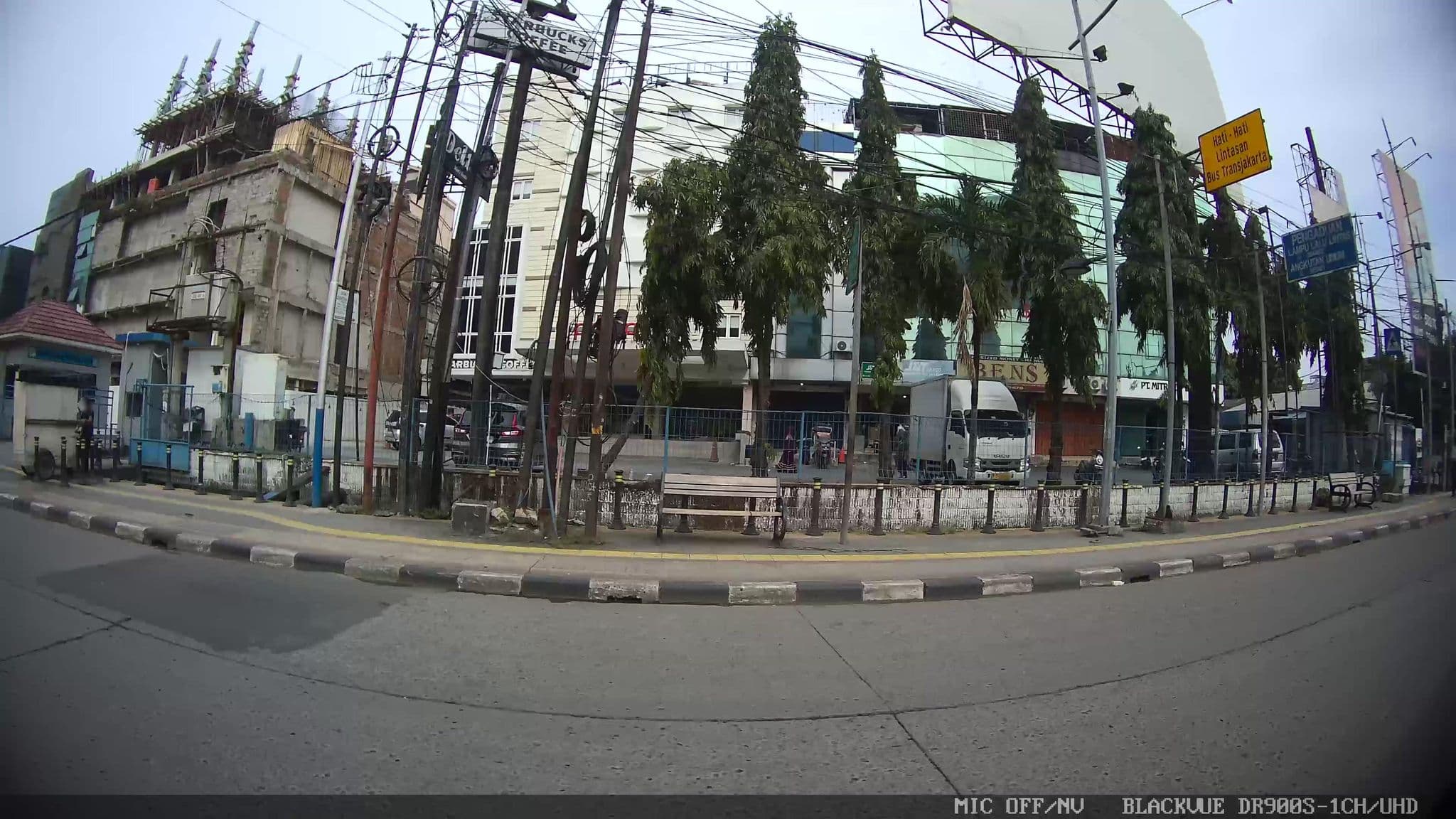 Street view near d'primahotel, Jakarta — © Kaart---LEFT (CC BY-SA · Mapillary)